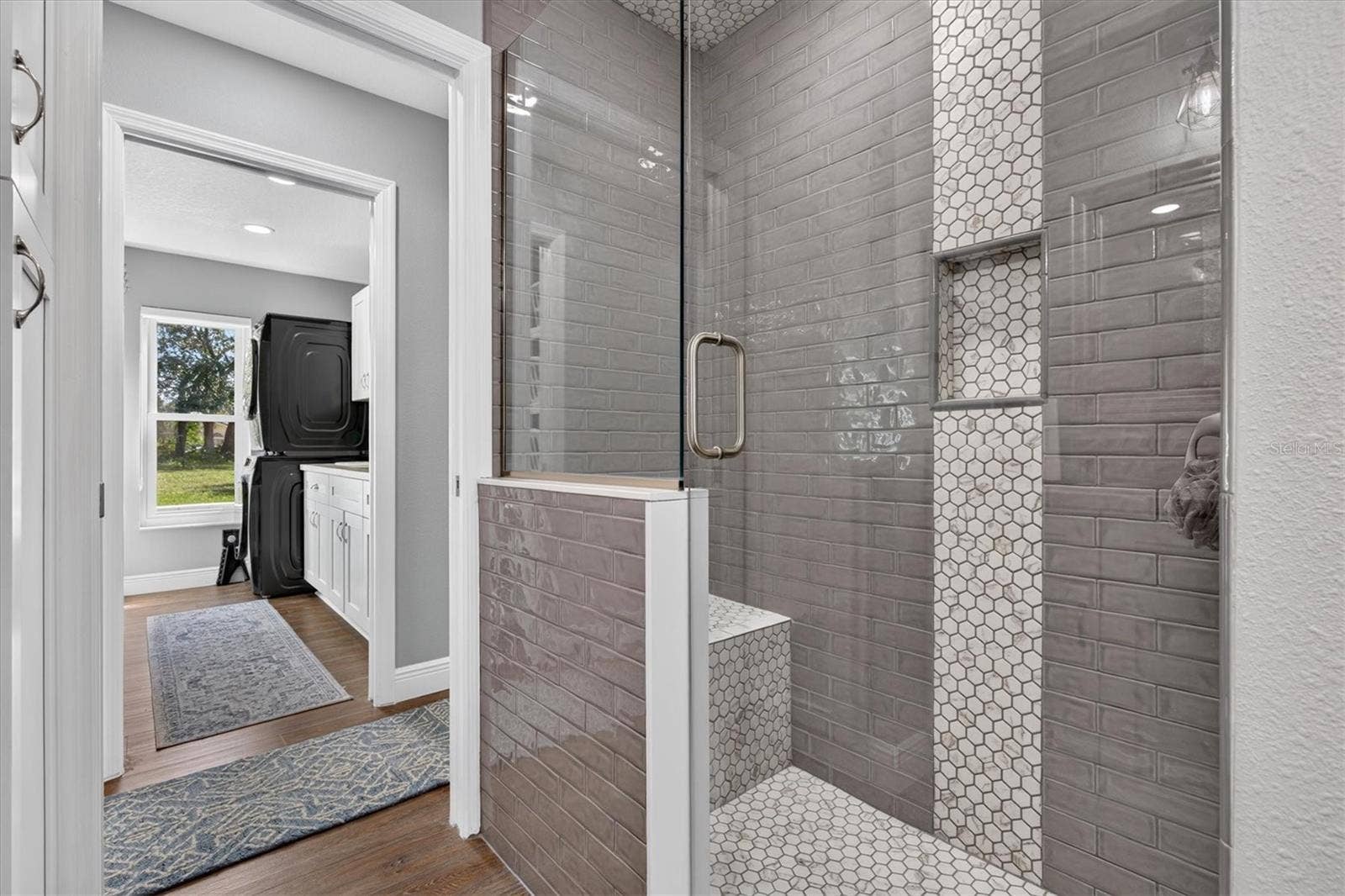 8185 SPANISH OAK DRIVE, Spring Hill, FL 34606 Bathroom 2 Walk in Shower with Niche