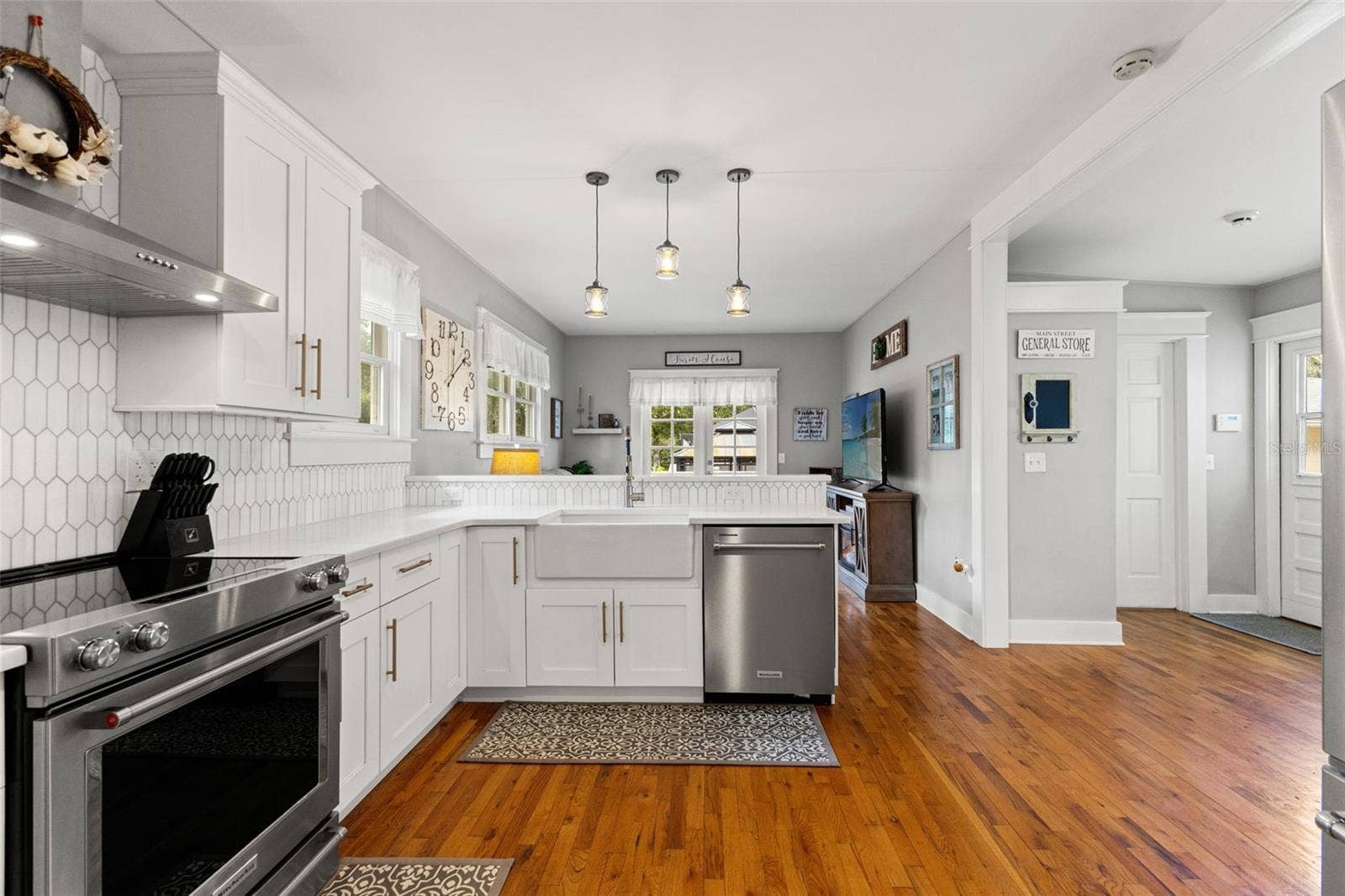 427 HOWELL AVENUE, Brooksville, FL 34601 427 HOWELL AVENUE, Brooksville, FL 34601