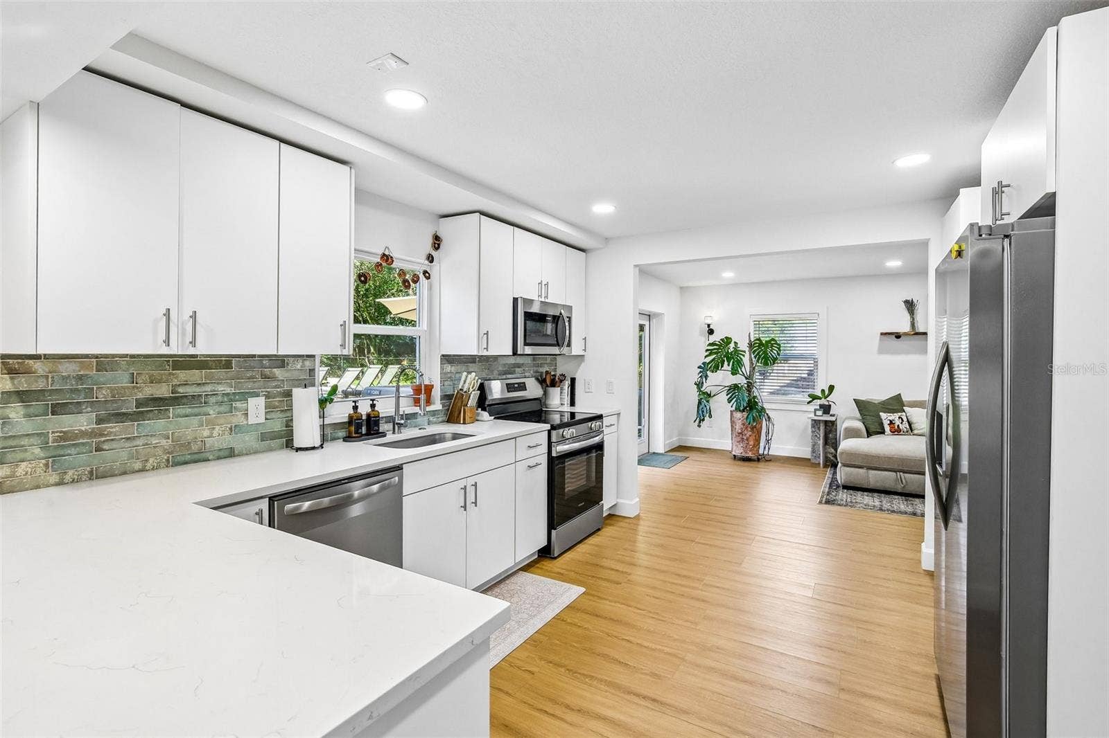 18410 STERLING SILVER CIRCLE, Lutz, FL 33549 18410 STERLING SILVER CIRCLE, Lutz, FL 33549