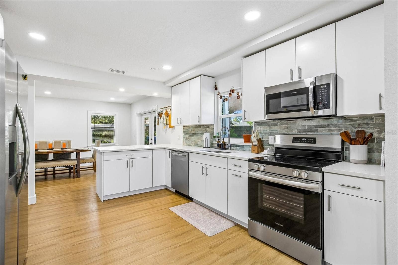 18410 STERLING SILVER CIRCLE, Lutz, FL 33549 18410 STERLING SILVER CIRCLE, Lutz, FL 33549