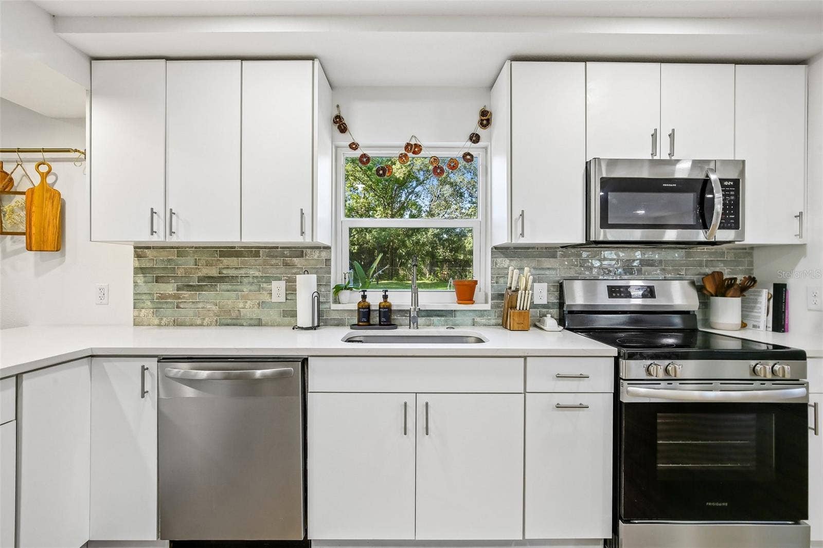 18410 STERLING SILVER CIRCLE, Lutz, FL 33549 18410 STERLING SILVER CIRCLE, Lutz, FL 33549