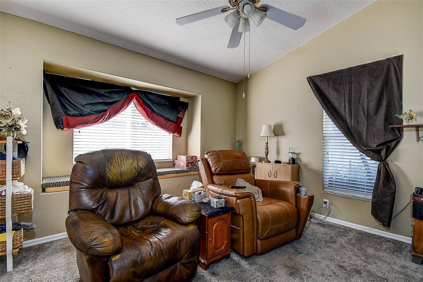 624 N LAKE BOULEVARD, Tarpon Springs, FL 34689 624 N LAKE BOULEVARD, Tarpon Springs, FL 34689