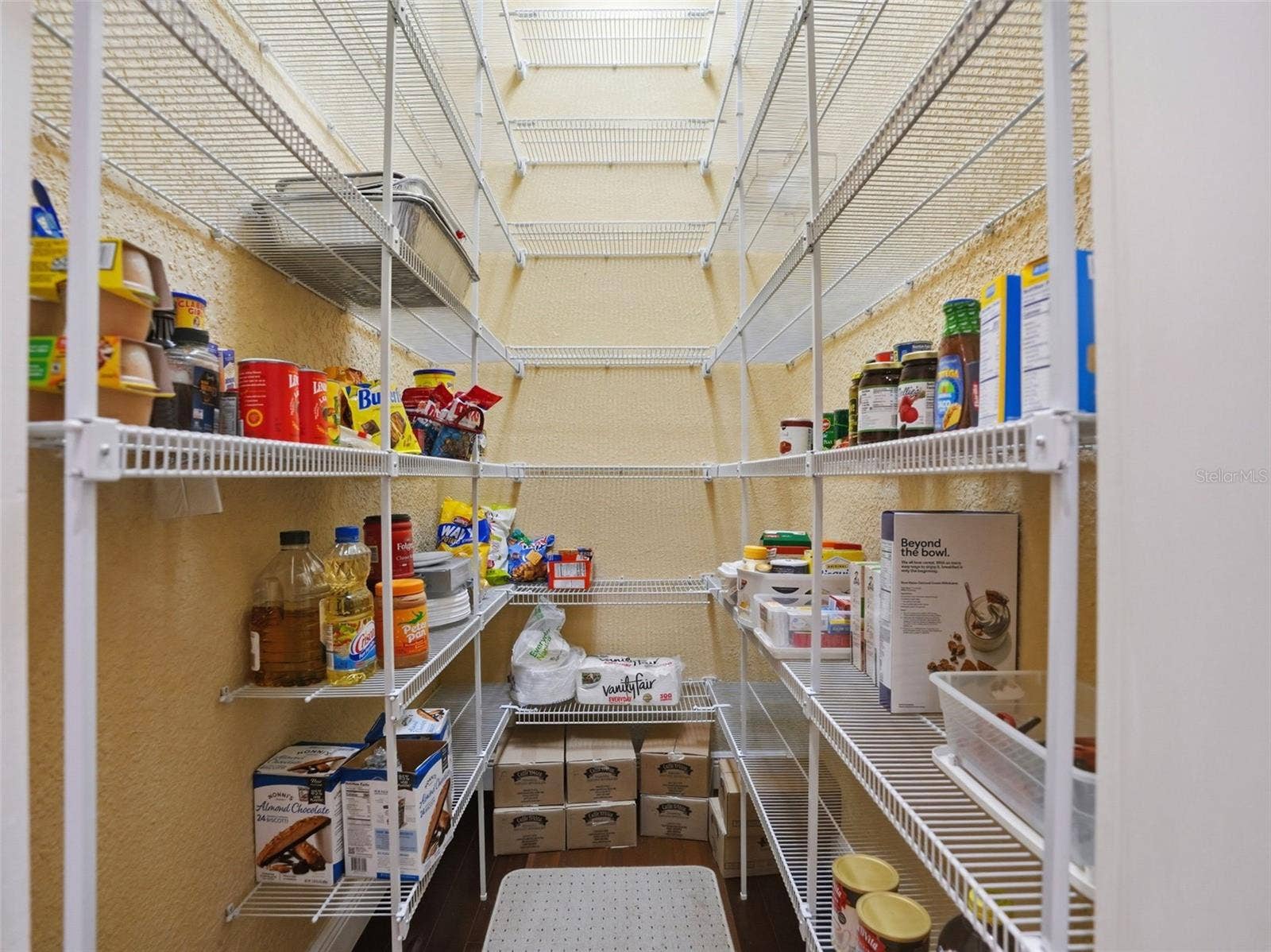 9313 HERNANDO RIDGE ROAD, Weeki Wachee, FL 34613 Large walk-in pantry!