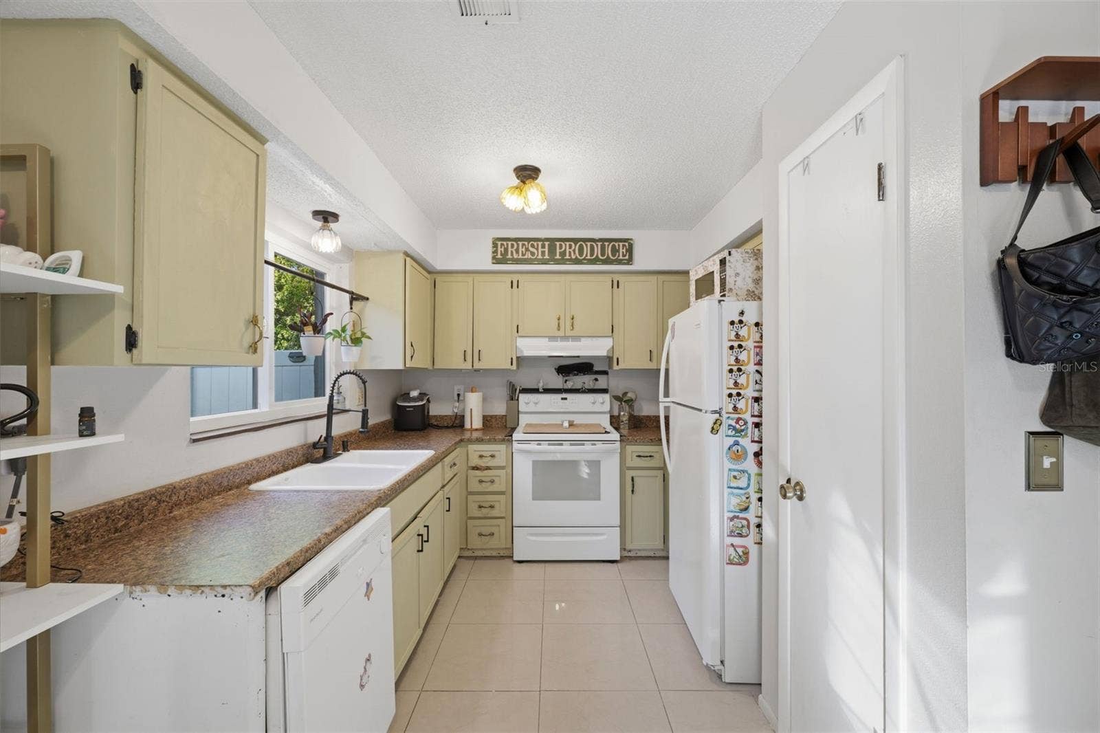 10048 AMIDON STREET, Spring Hill, FL 34608 Kitchen