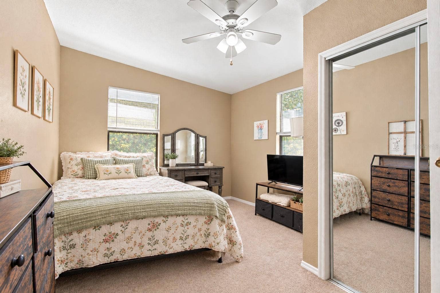 1922 BEACHWAY LANE, Odessa, FL 33556 *Bedding/wall art swapped with AI to stage image*
