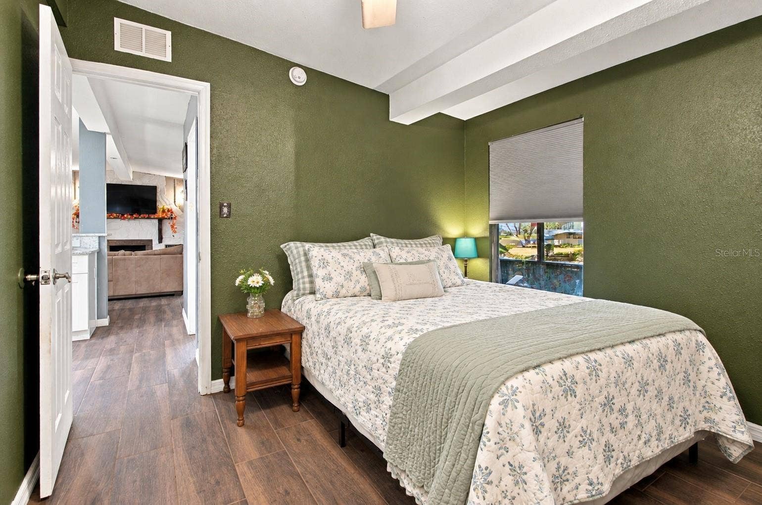1922 BEACHWAY LANE, Odessa, FL 33556 *Bedding swapped with AI to stage image*