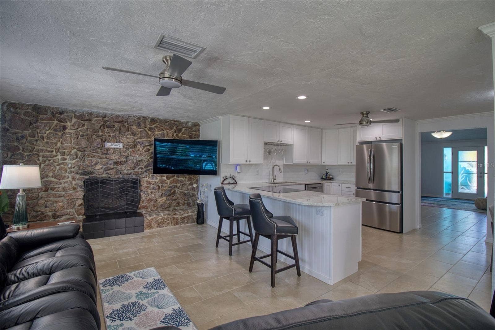 13734 SAN JUAN AVENUE, Hudson, FL 34667 Family room/kitchen
