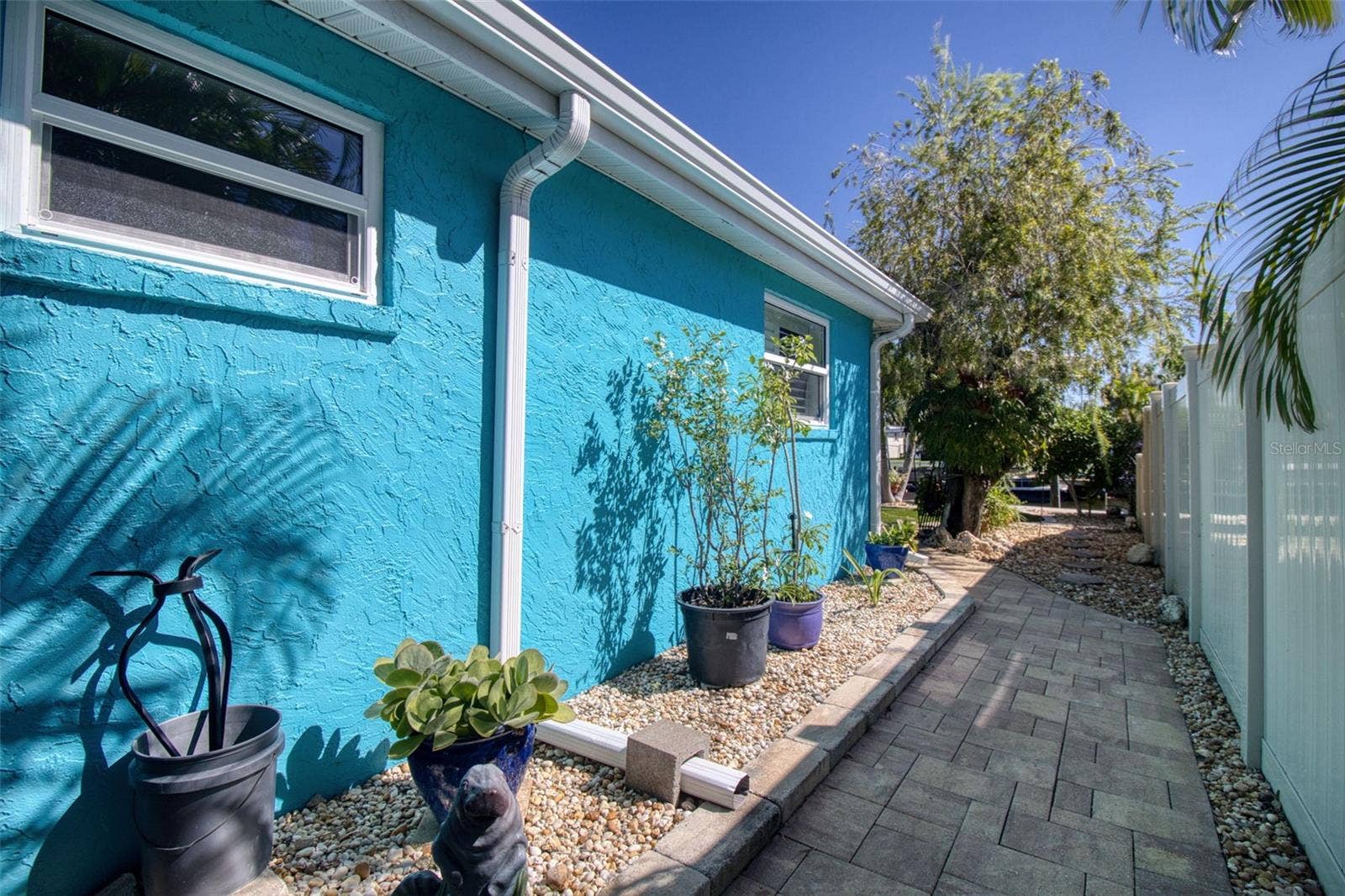 13734 SAN JUAN AVENUE, Hudson, FL 34667 Side yard