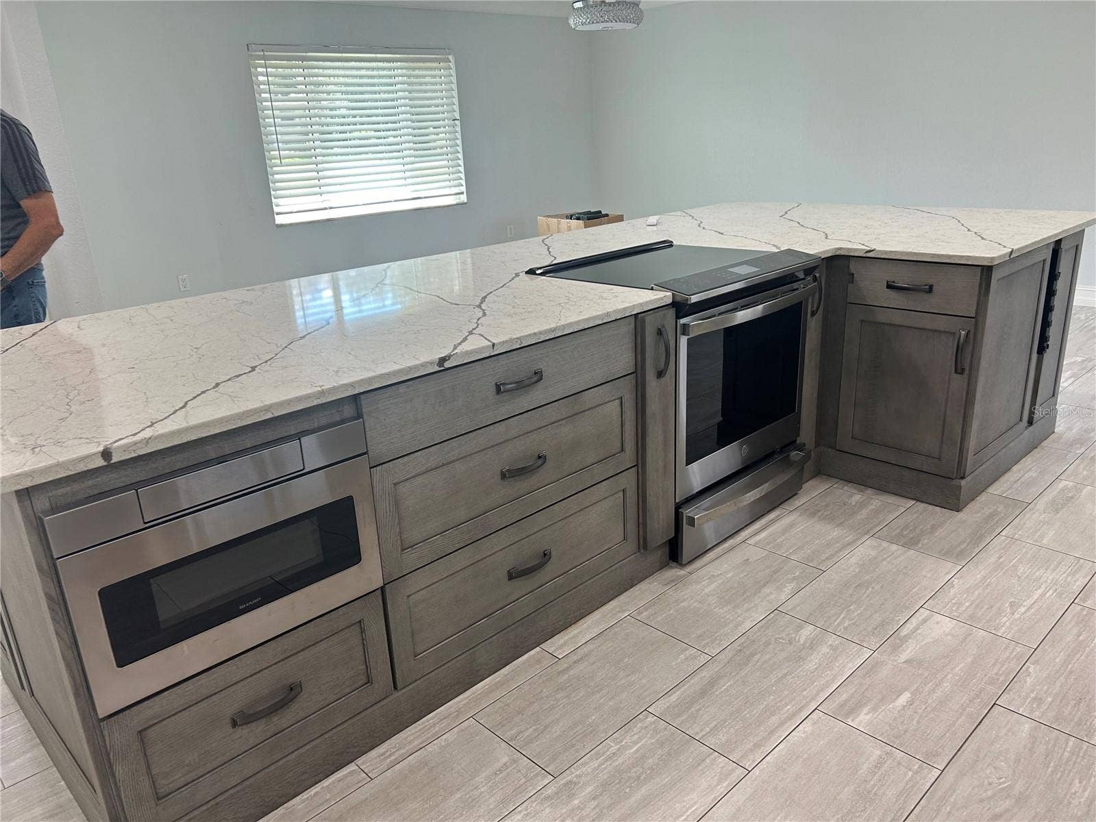 9019 LISMORE COURT, Weeki Wachee, FL 34613 stove air fryer oven built in ai