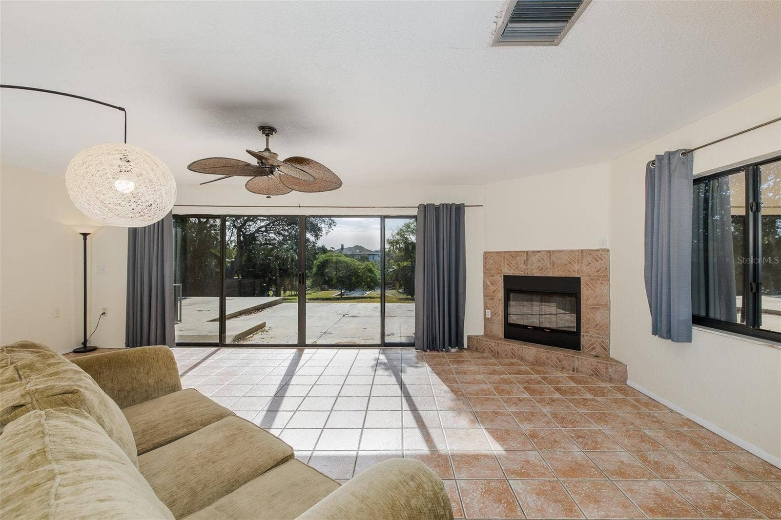 3138 BLUFF BOULEVARD, Holiday, FL 34691 3138 BLUFF BOULEVARD, Holiday, FL 34691