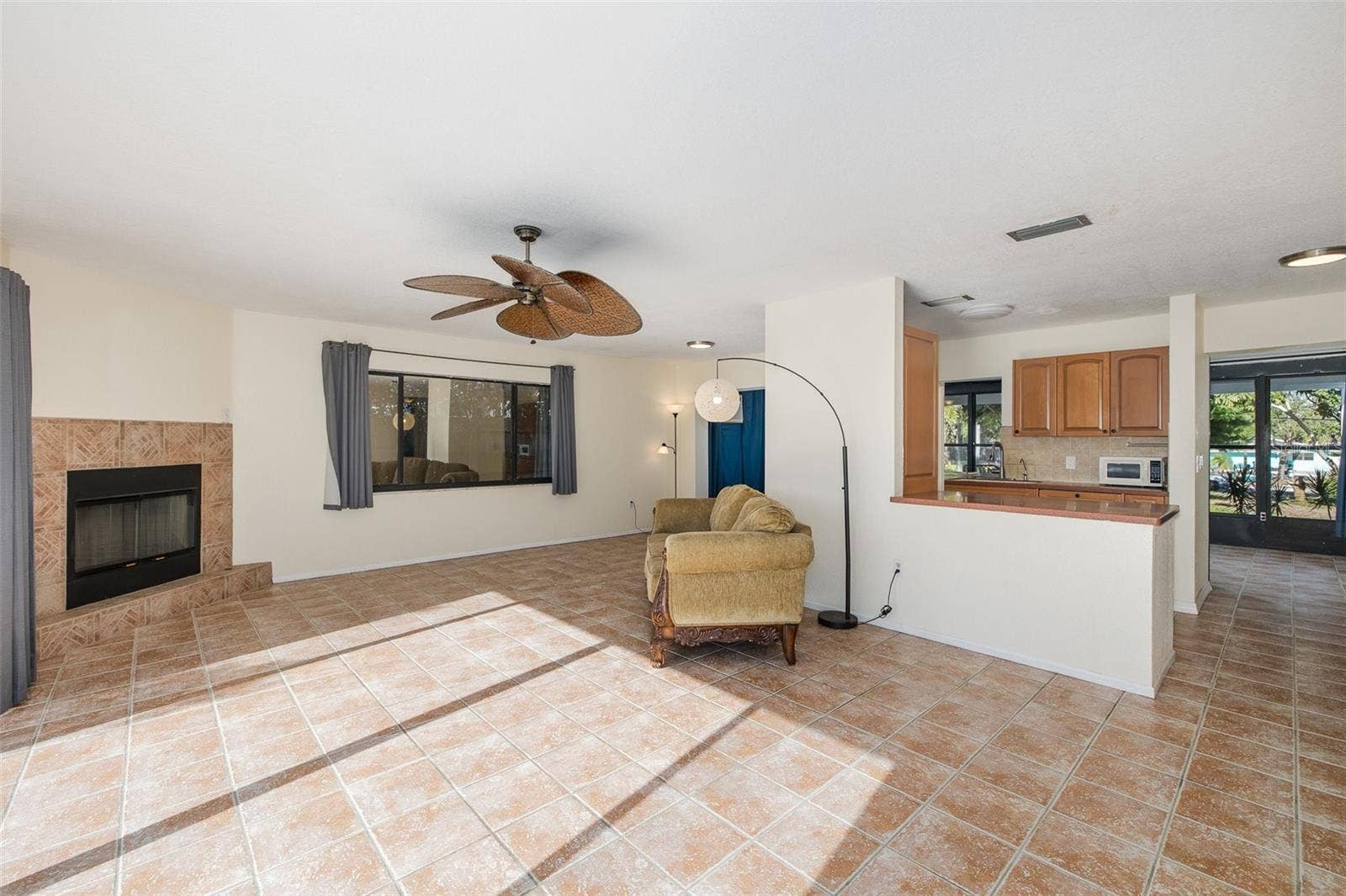 3138 BLUFF BOULEVARD, Holiday, FL 34691 3138 BLUFF BOULEVARD, Holiday, FL 34691