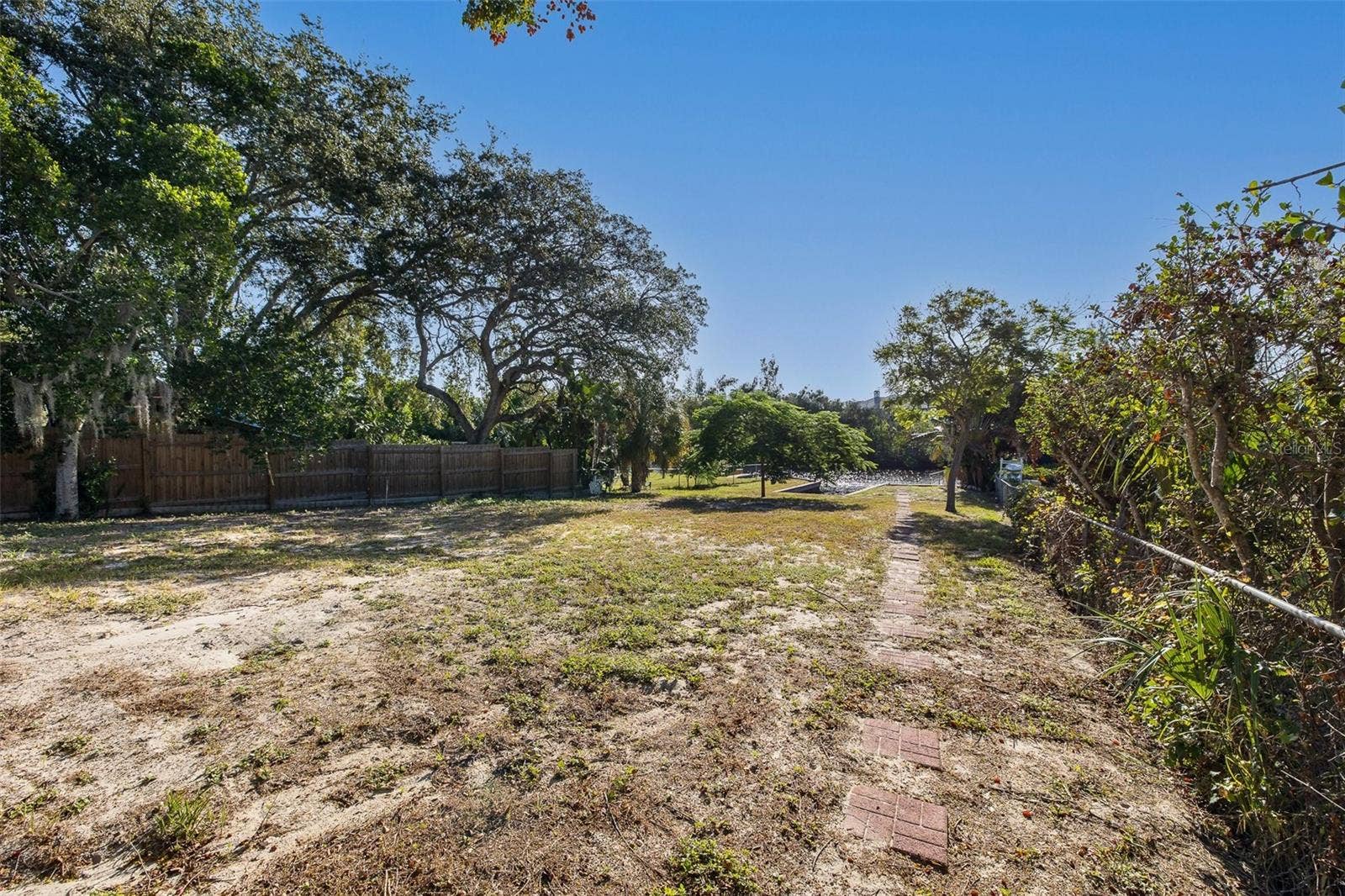 3138 BLUFF BOULEVARD, Holiday, FL 34691 3138 BLUFF BOULEVARD, Holiday, FL 34691