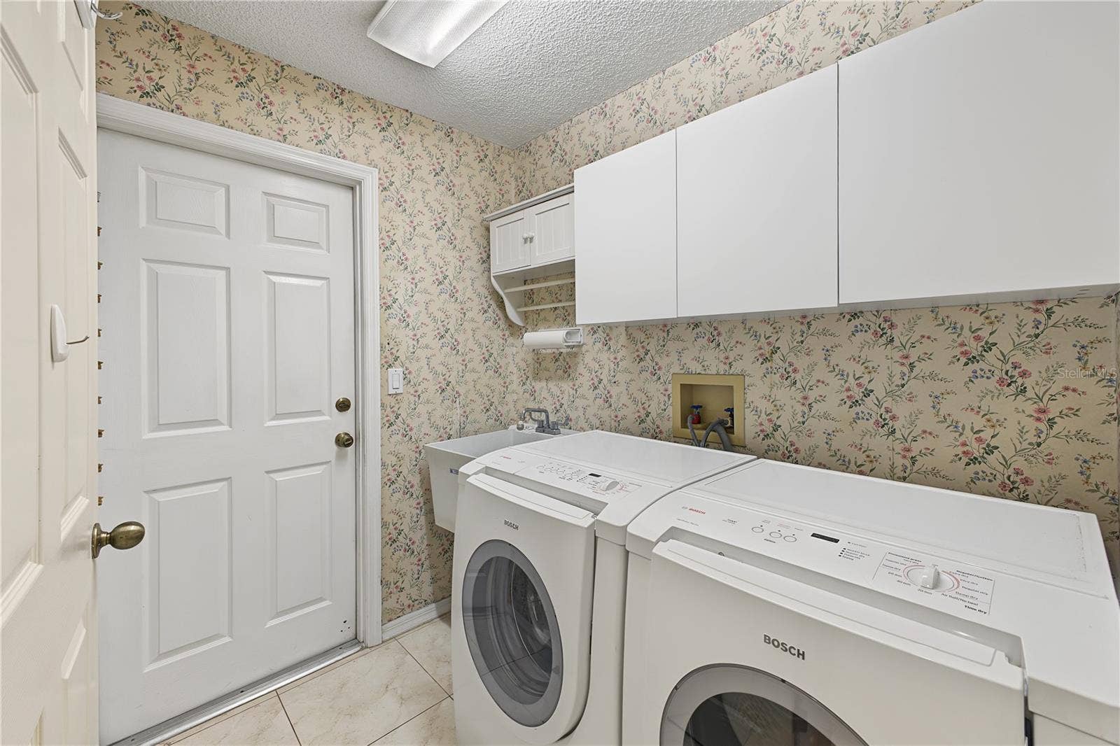 1382 OVERLAND DRIVE, Spring Hill, FL 34608 1382 OVERLAND DRIVE, Spring Hill, FL 34608