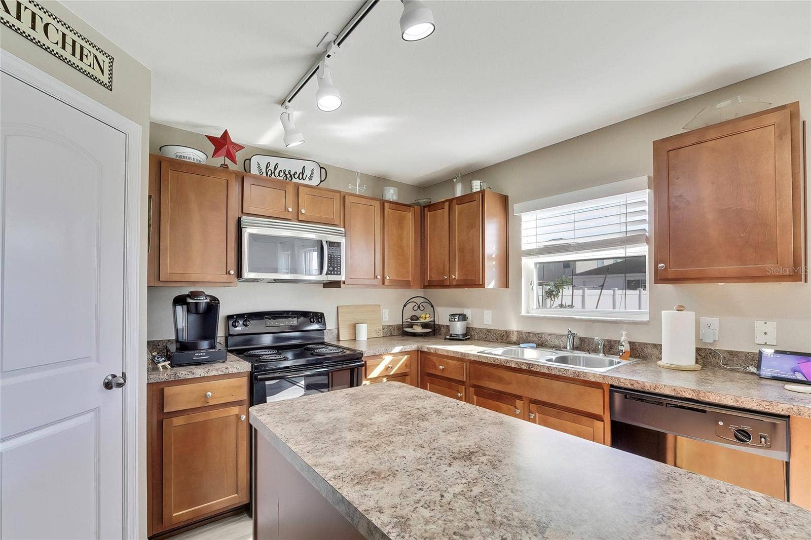 4166 SAND RIDGE BOULEVARD, Spring Hill, FL 34609 Island Kitchen