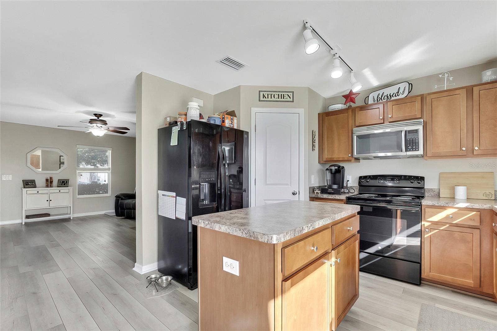 4166 SAND RIDGE BOULEVARD, Spring Hill, FL 34609 Island Kitchen