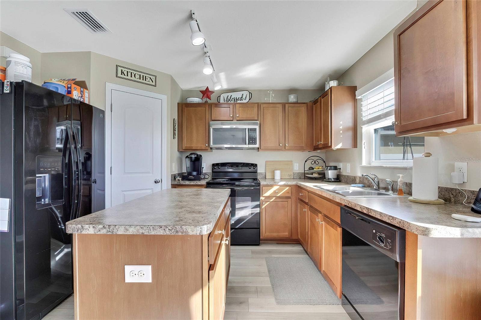 4166 SAND RIDGE BOULEVARD, Spring Hill, FL 34609 Island Kitchen