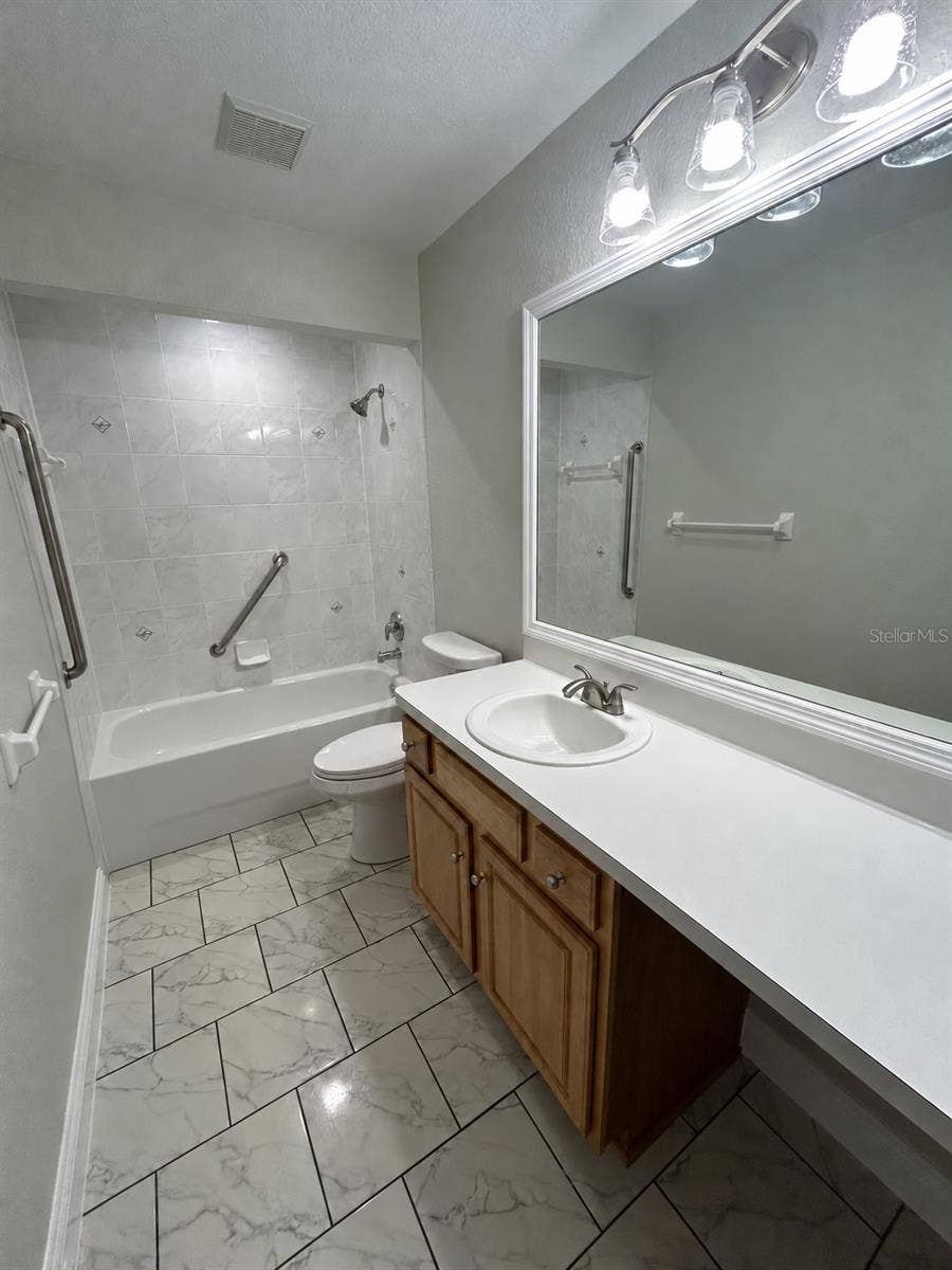 10500 TIMBERCREST ROAD, Spring Hill, FL 34608 Hall bathroom