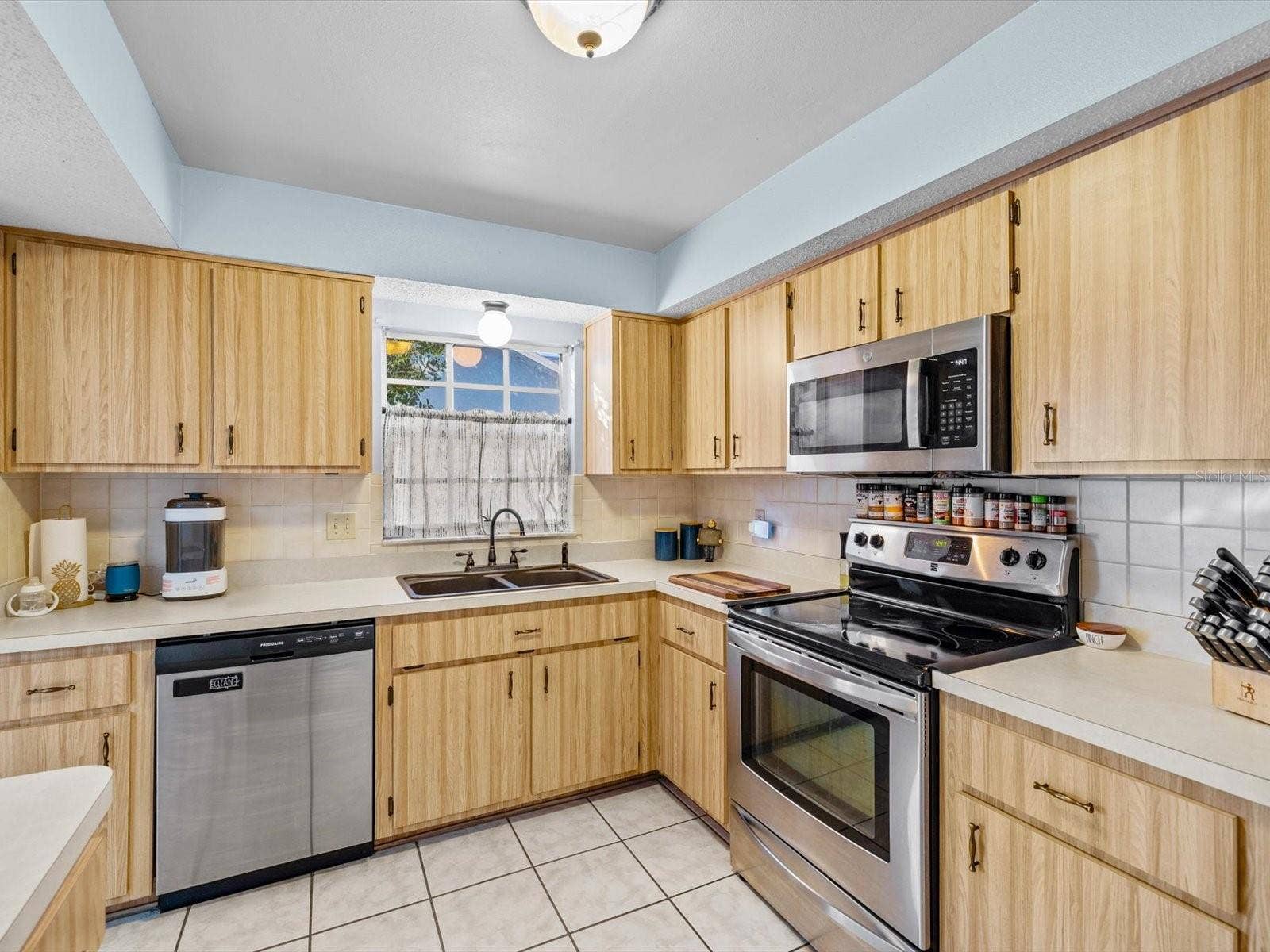 8350 ROYAL HART DRIVE, New Port Richey, FL 34653 8350 ROYAL HART DRIVE, New Port Richey, FL 34653