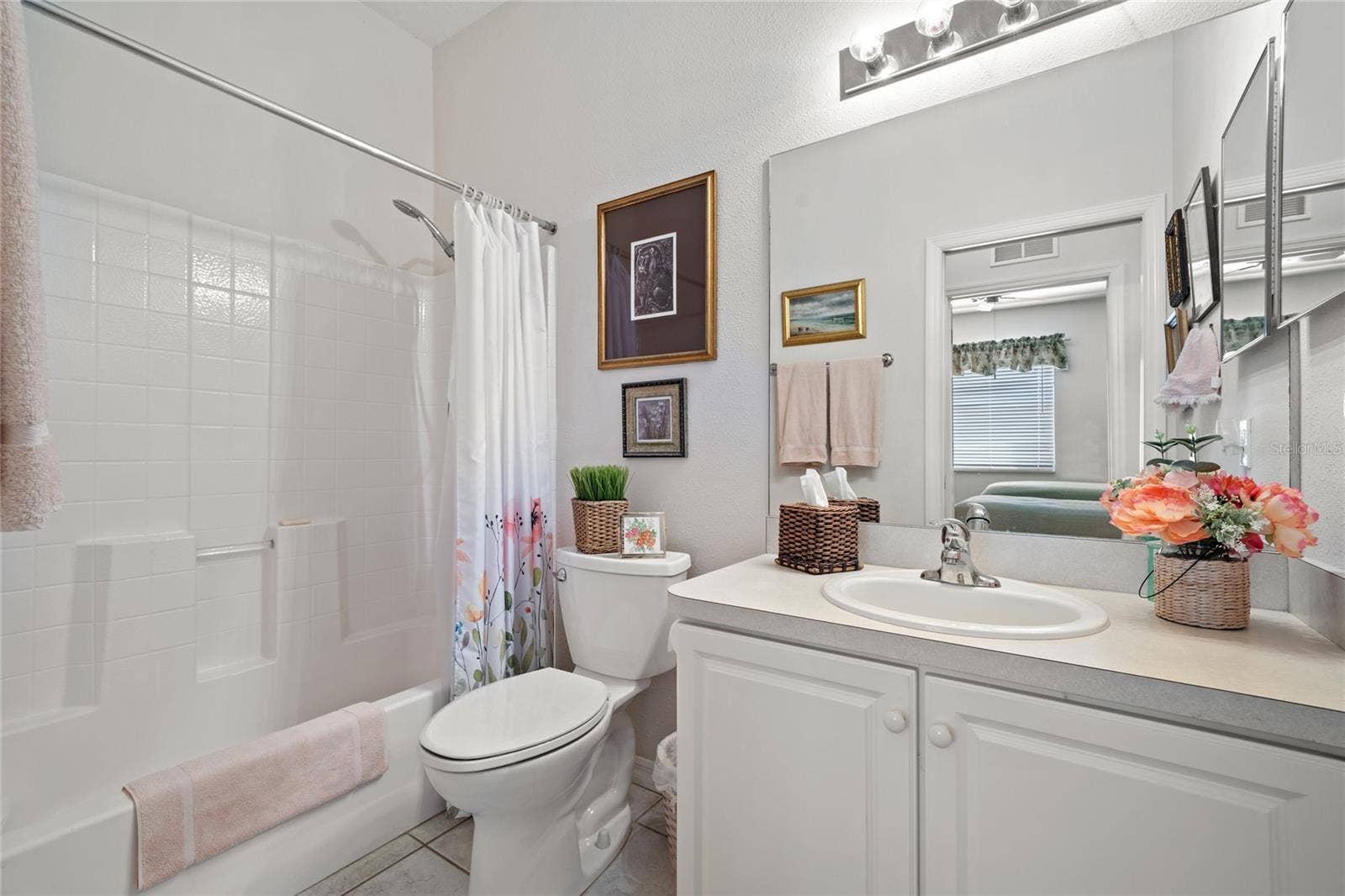 8112 AMBERSWEET PLACE, Land O Lakes, FL 34637 GUEST BATH