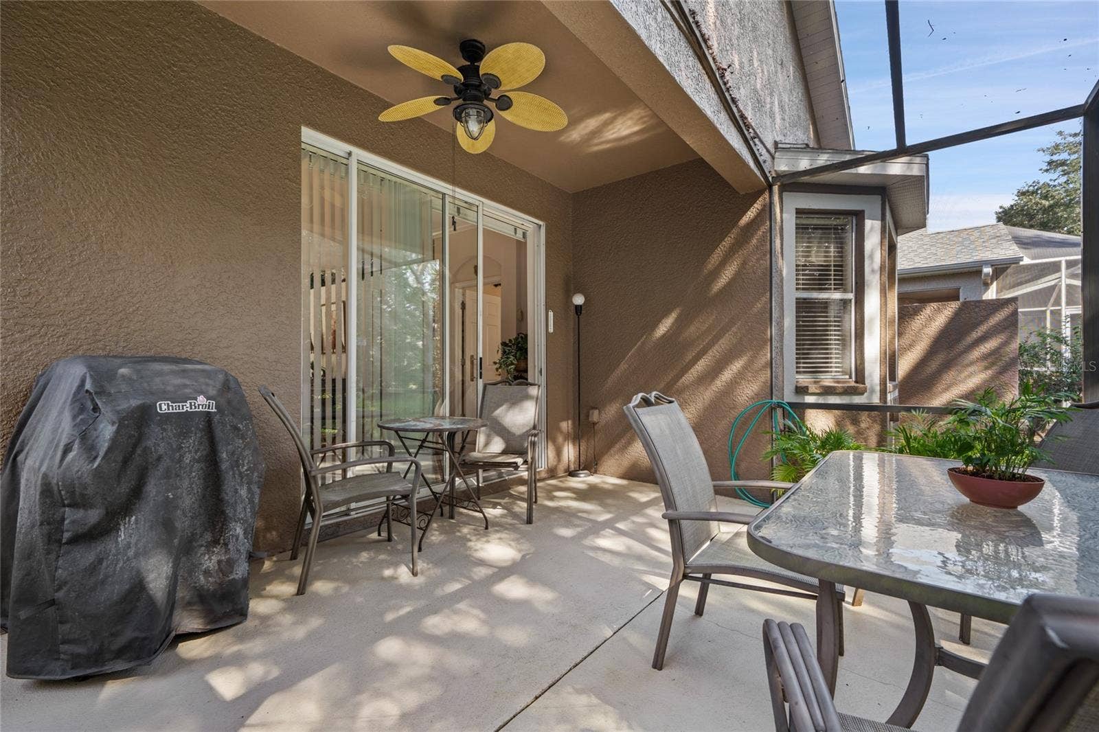 8112 AMBERSWEET PLACE, Land O Lakes, FL 34637 SCREENED LANAI