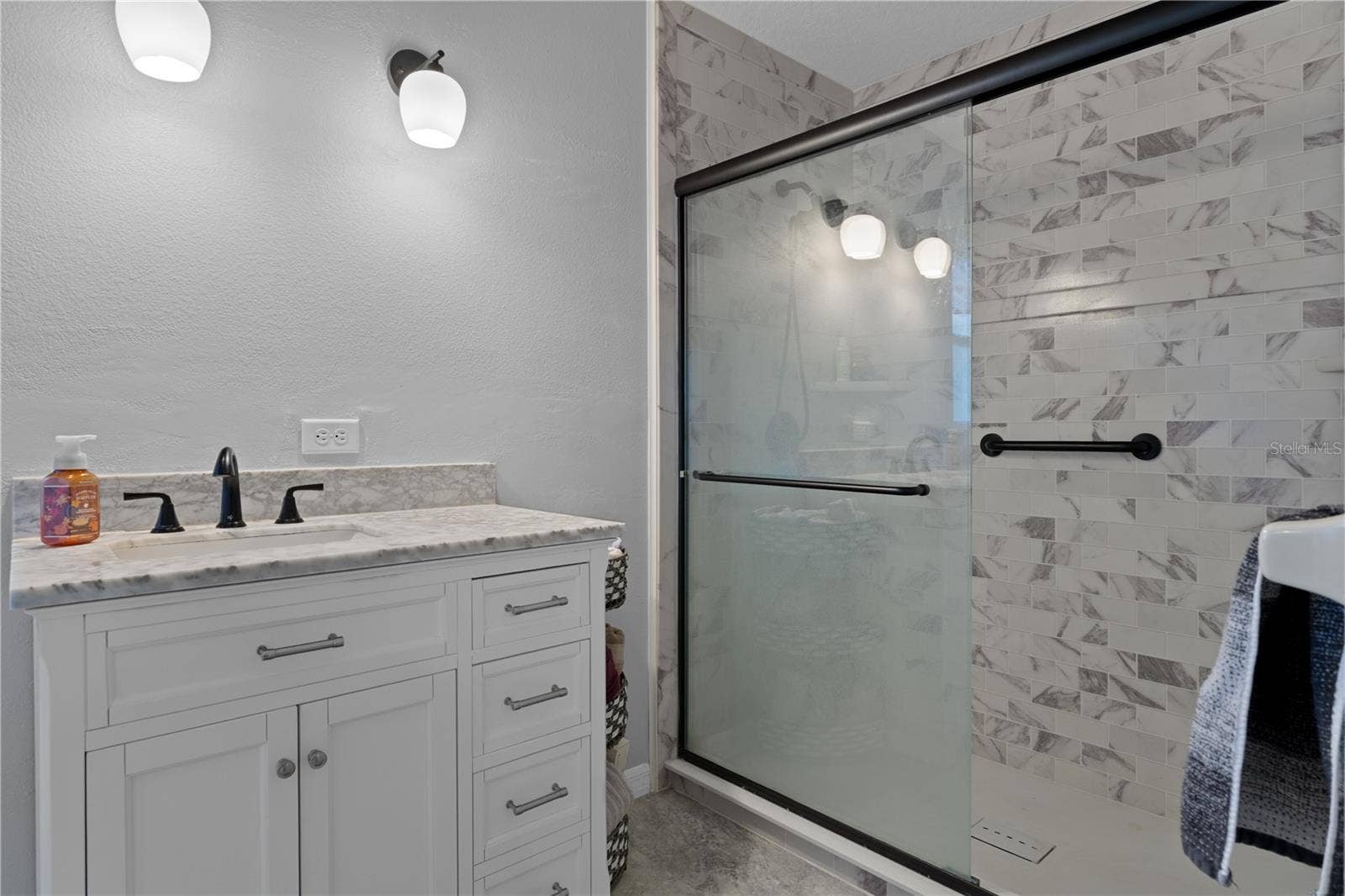 513 OAKHILL COURT, Brooksville, FL 34601 primary bath