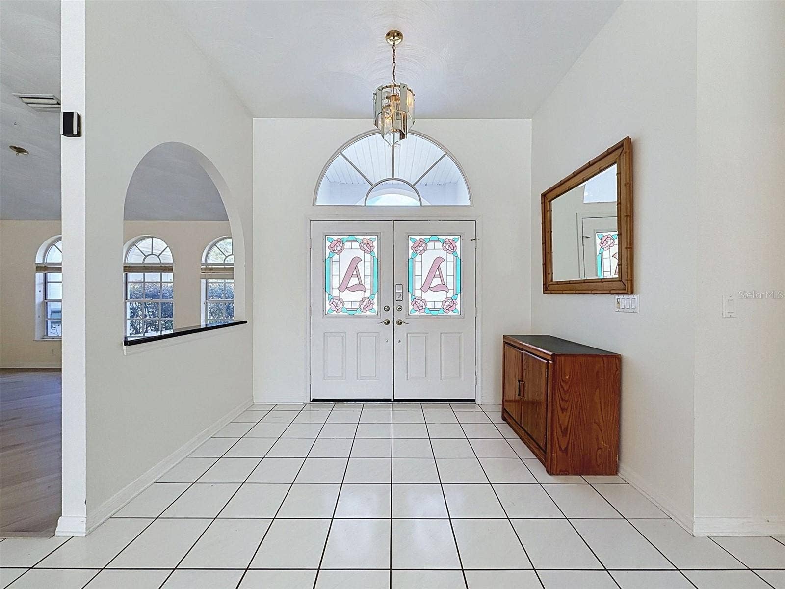 10074 SLEEPY WILLOW COURT, Spring Hill, FL 34608 Large foyer to greet guests.