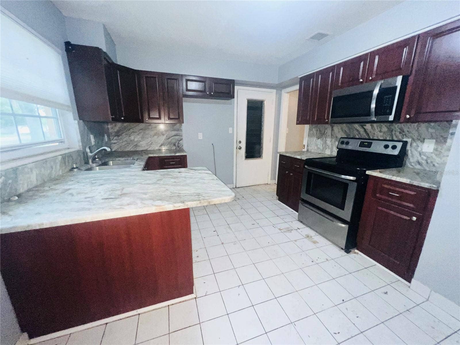 7427 JASMINE BOULEVARD, Port Richey, FL 34668 KITCHEN