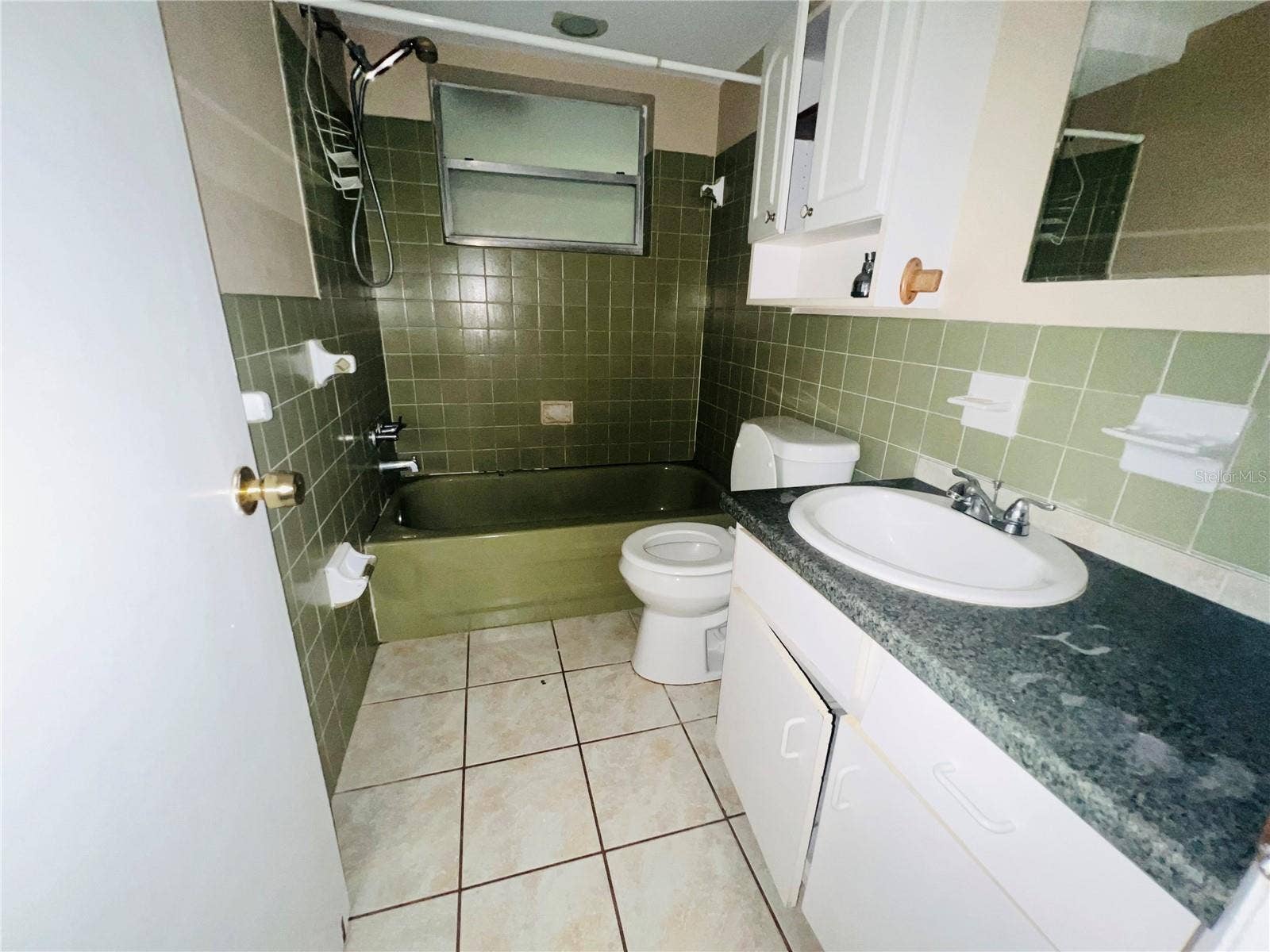 BATHROOM 2