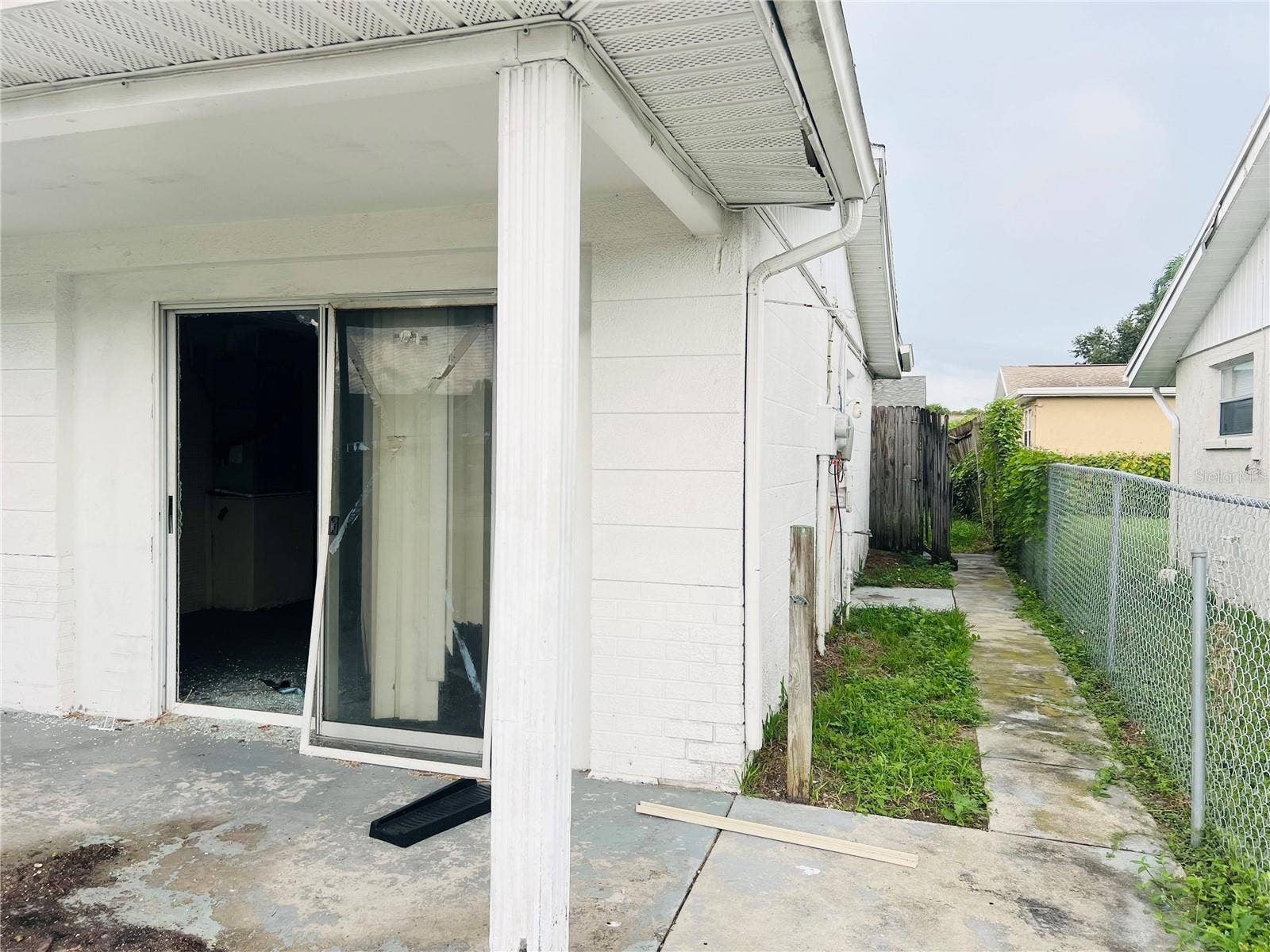 SIDE OF HOME