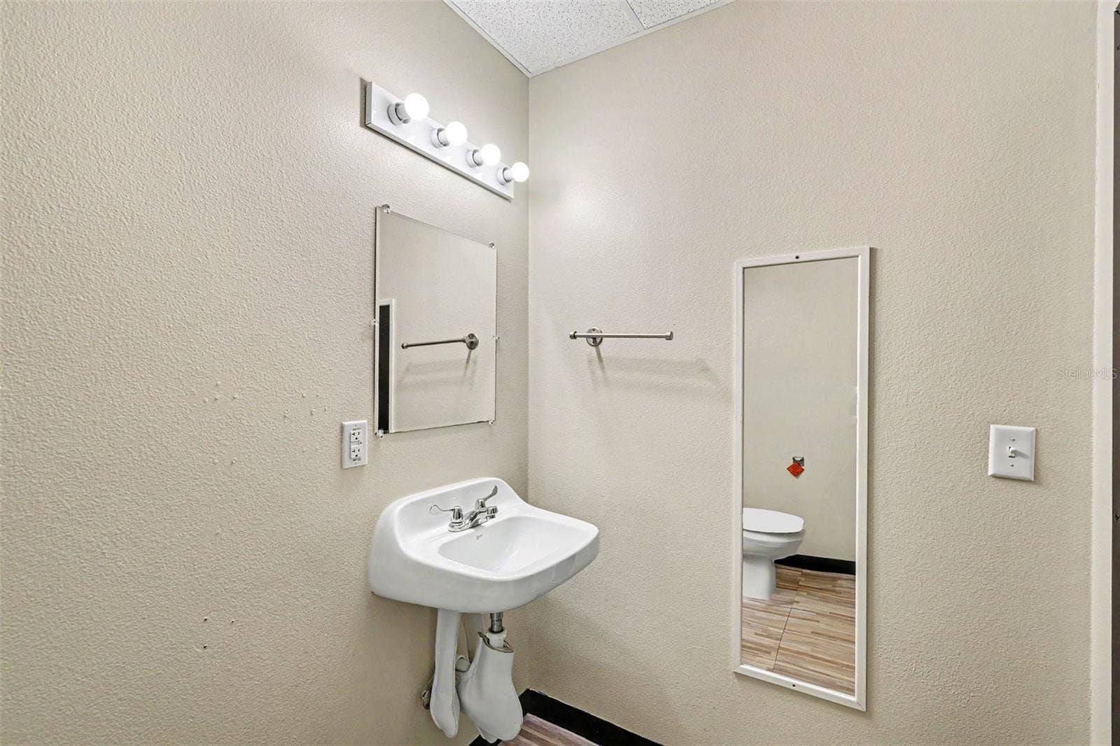 1391 N LECANTO HIGHWAY, Lecanto, FL 34461 1391 N LECANTO HIGHWAY, Lecanto, FL 34461