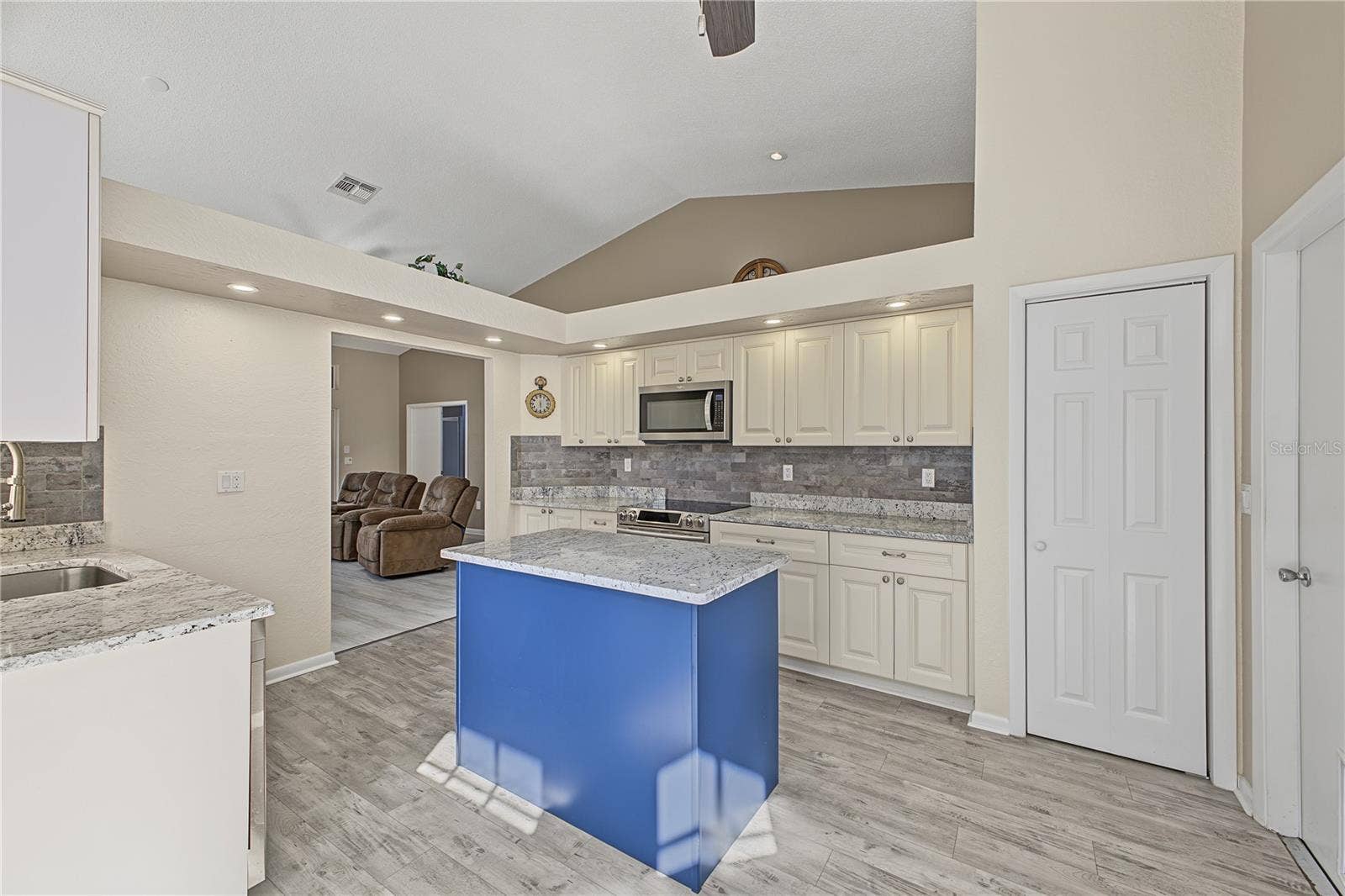 9475 MISSISSIPPI RUN, Weeki Wachee, FL 34613 9475 MISSISSIPPI RUN, Weeki Wachee, FL 34613