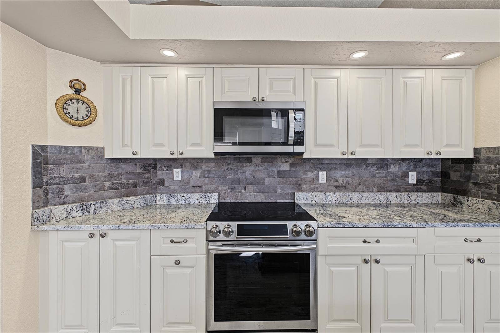 9475 MISSISSIPPI RUN, Weeki Wachee, FL 34613 9475 MISSISSIPPI RUN, Weeki Wachee, FL 34613