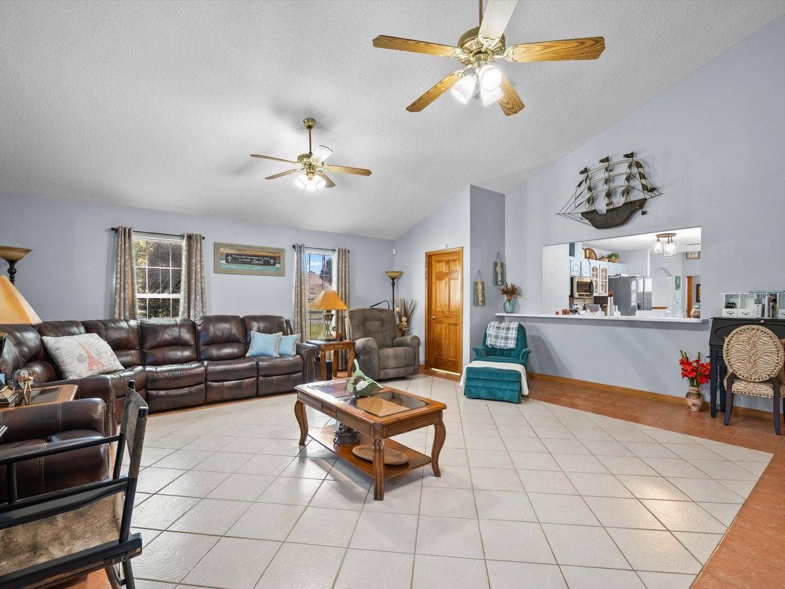 9073 MADRID ROAD, Weeki Wachee, FL 34613 family room