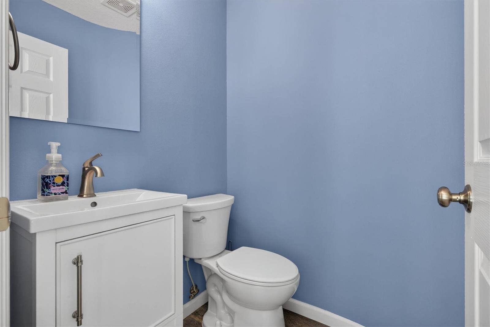 442 N CHERRY POP DRIVE, Inverness, FL 34453 1/2 bath off foyer