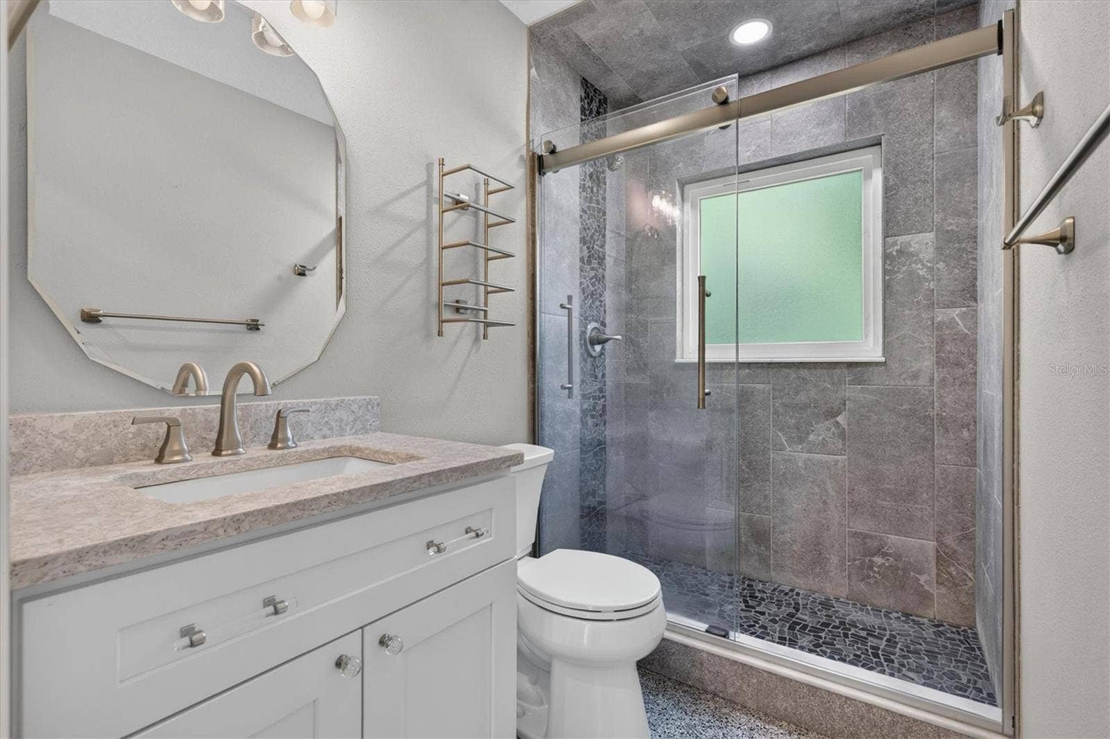 442 N CHERRY POP DRIVE, Inverness, FL 34453 Hall Bath