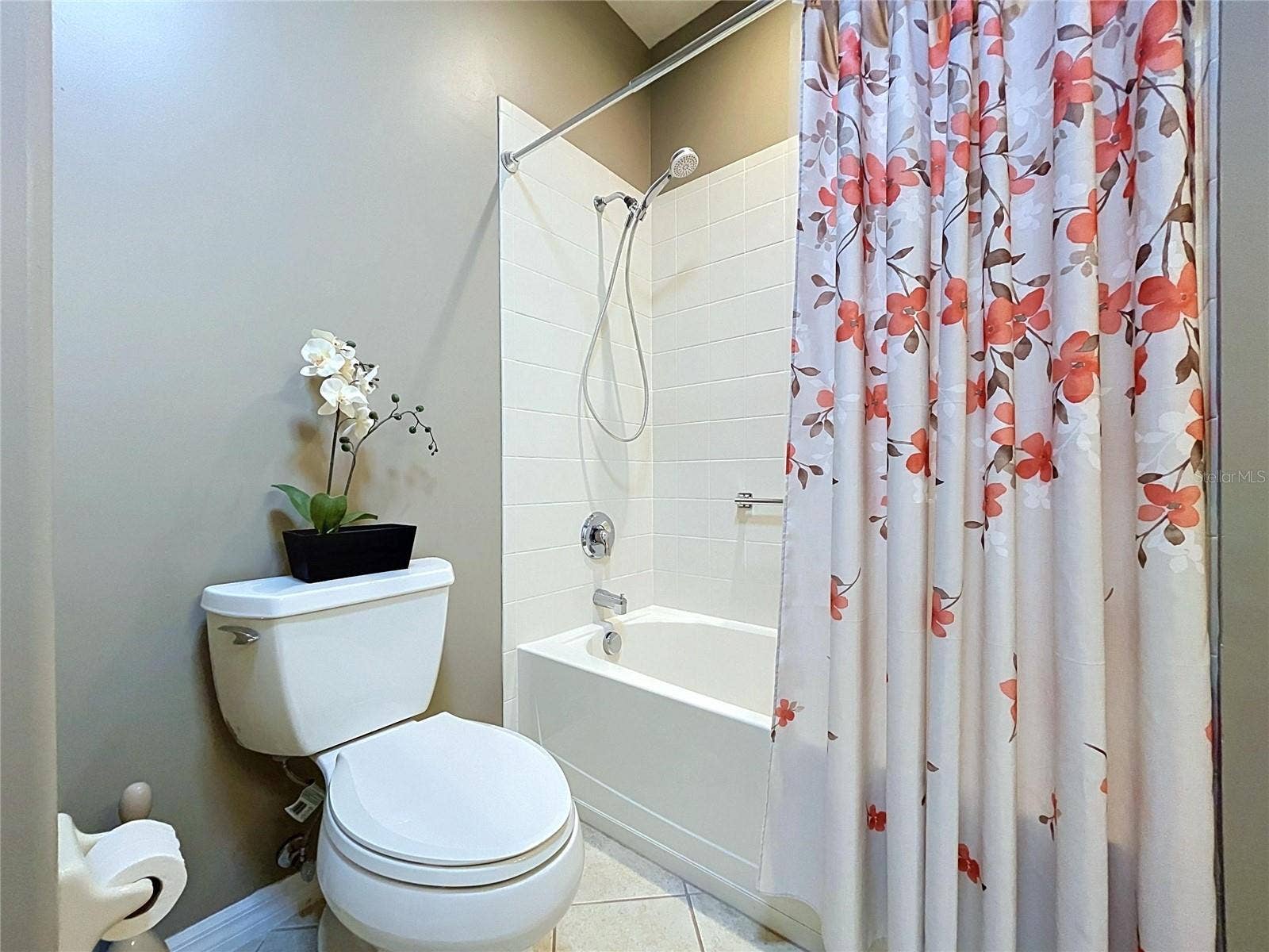 12116 BROADGREEN PLACE, Trinity, FL 34655 Shower over tub