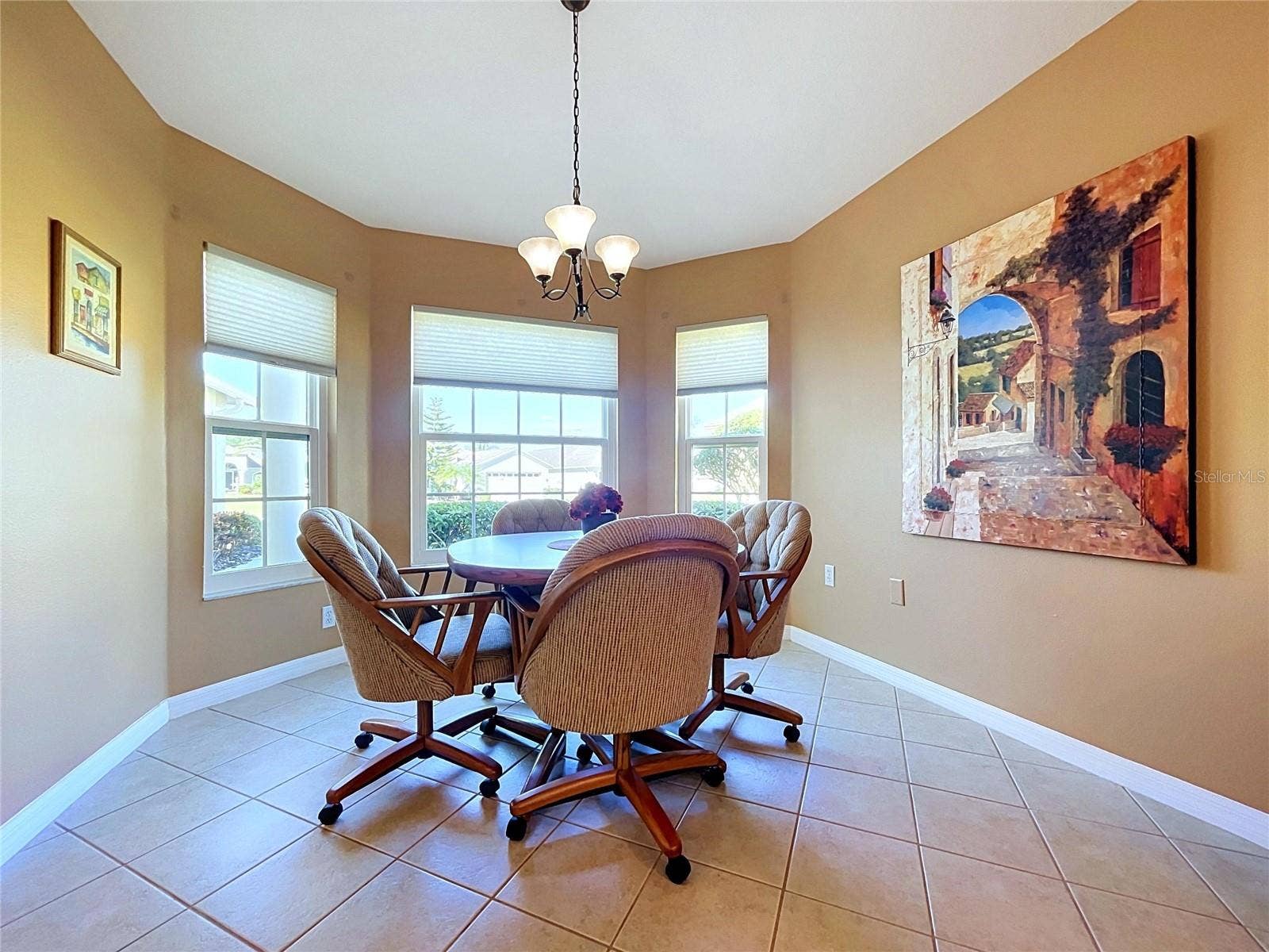 12116 BROADGREEN PLACE, Trinity, FL 34655 Eating in the kitchen overlooks the neighborhhood