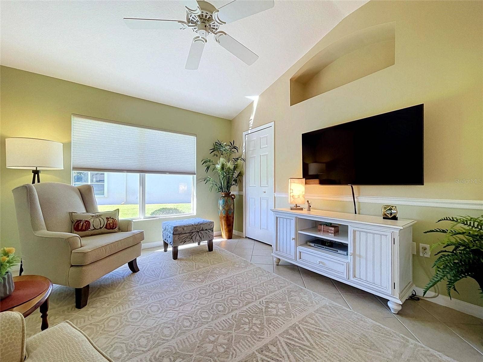 12116 BROADGREEN PLACE, Trinity, FL 34655 Large window, high ceiling
