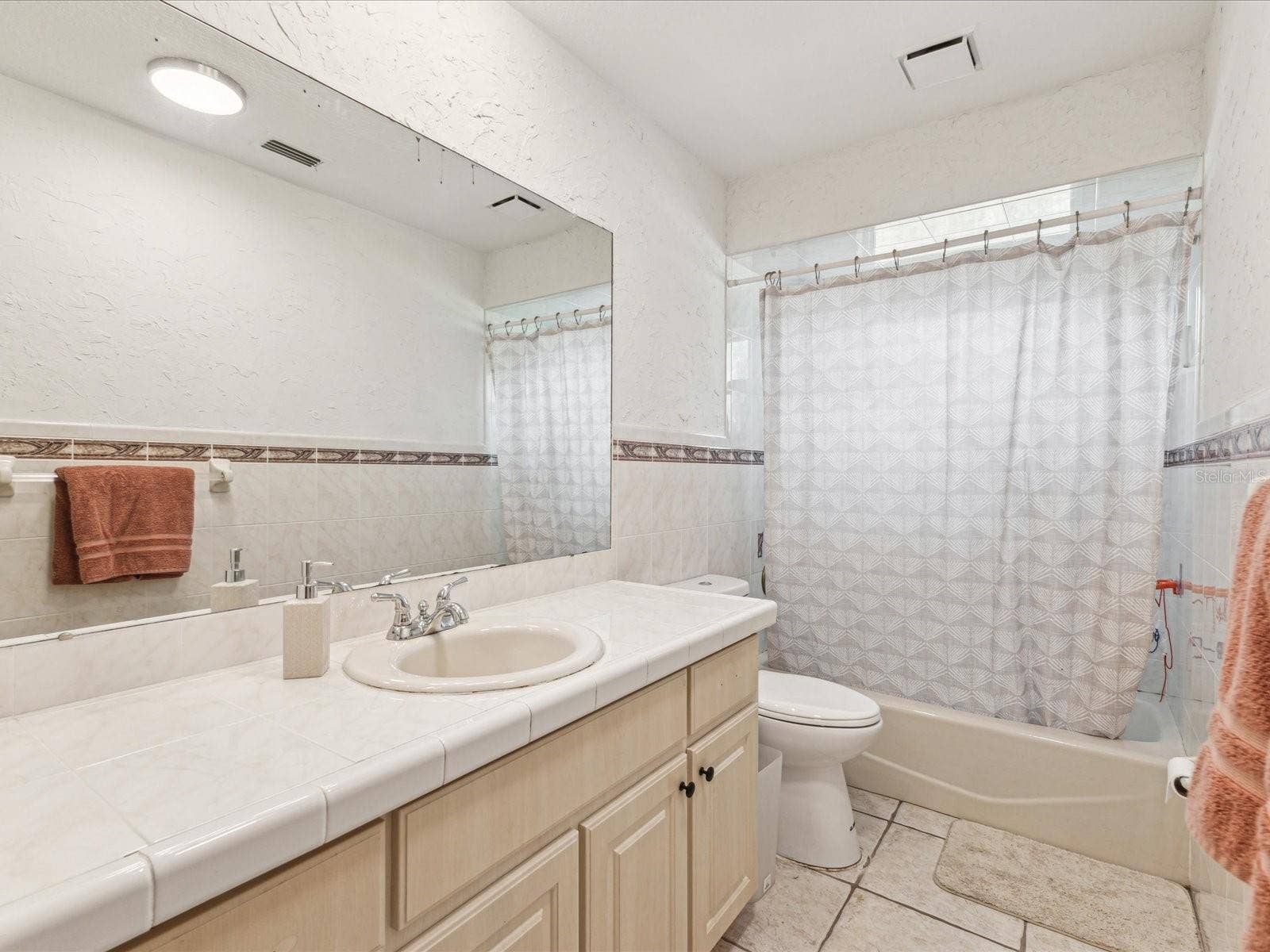 1222 HUNTINGTON AVENUE, Spring Hill, FL 34609 Guest Bathroom 3