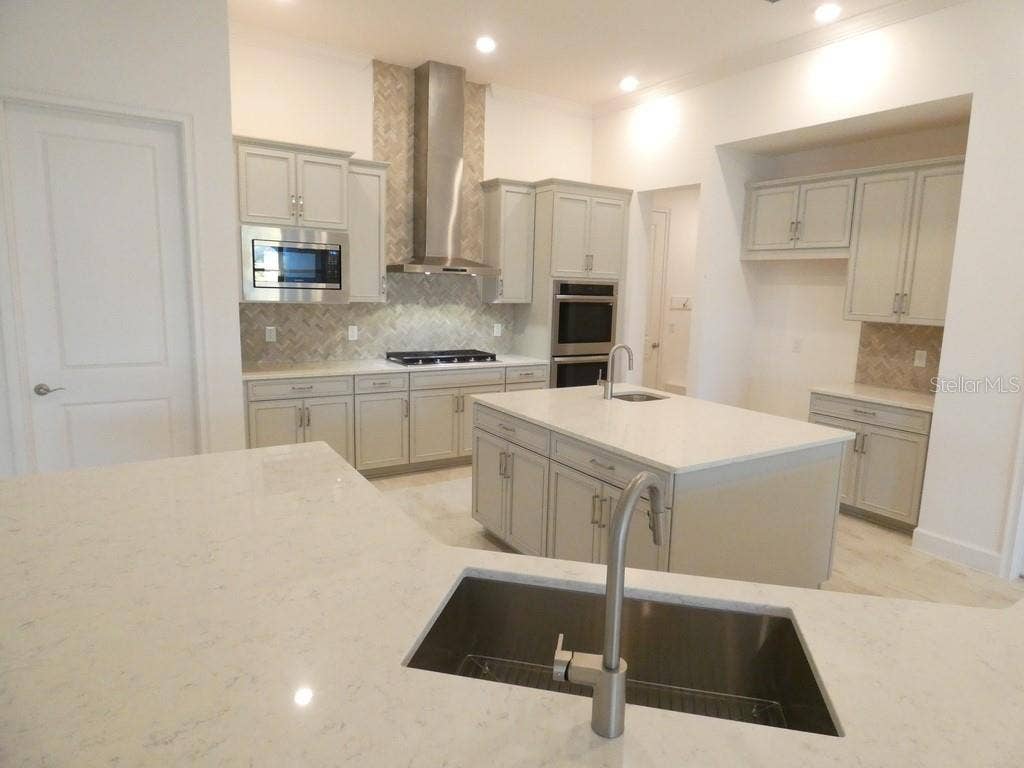 958 SIGNET DRIVE, Apollo Beach, FL 33572 958 SIGNET DRIVE, Apollo Beach, FL 33572