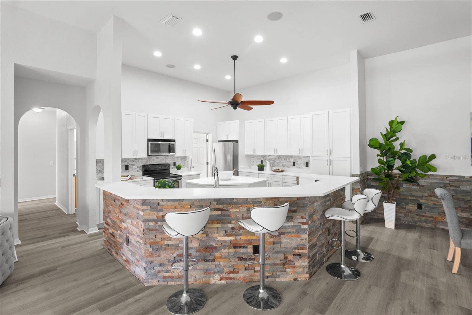 21019 SUNPOINT WAY, #201, Lutz, FL 33558 21019 SUNPOINT WAY, #201, Lutz, FL 33558