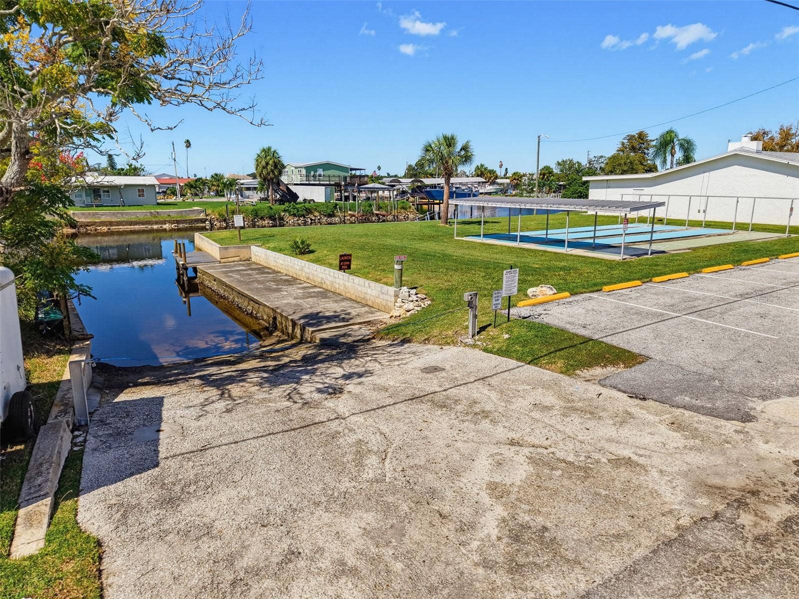 13124 CABIN COURT, Hudson, FL 34667 LAUNCH THE BOAT AND LET THE GOOD TIMES BEGIN!