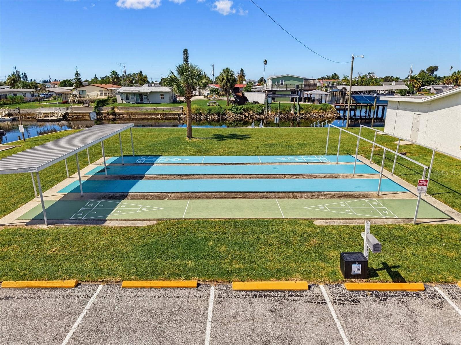 13124 CABIN COURT, Hudson, FL 34667 FUN BEYOND THE WATER! Enjoy shuffleboard and community recreational amenities!