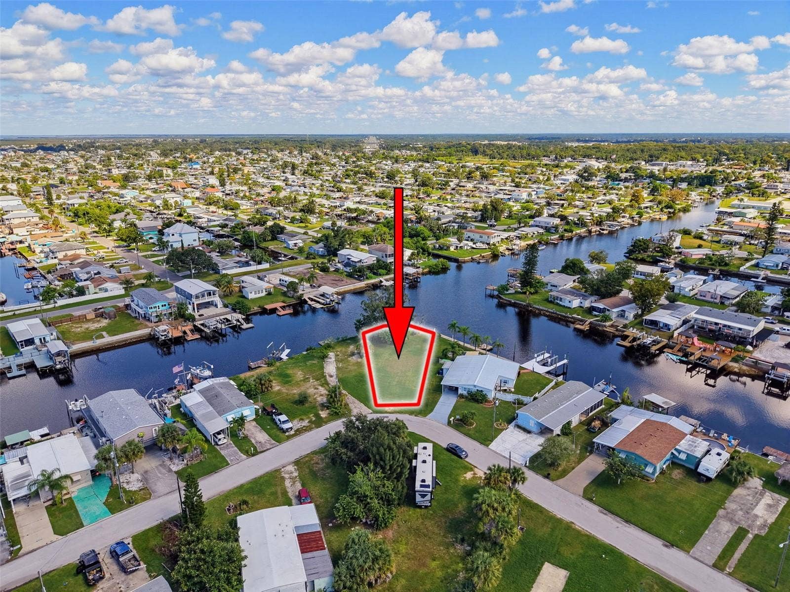 13124 CABIN COURT, Hudson, FL 34667 YOUR VISION STARTS WITH THE RIGHT LOCATION!