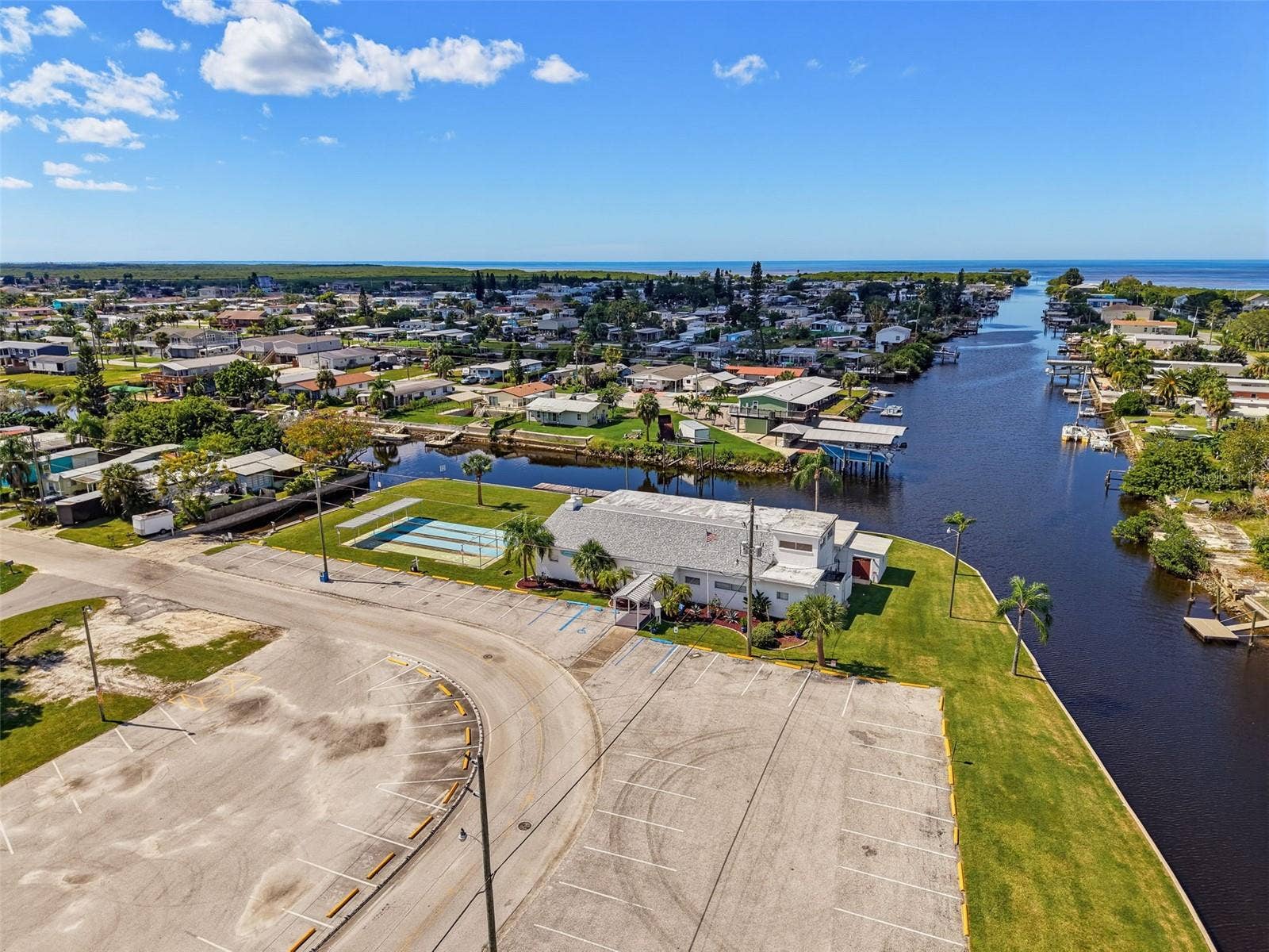 13124 CABIN COURT, Hudson, FL 34667 SIGNAL COVE EVENT CENTER WHERE NEIGHBORS COME TOGETHER!