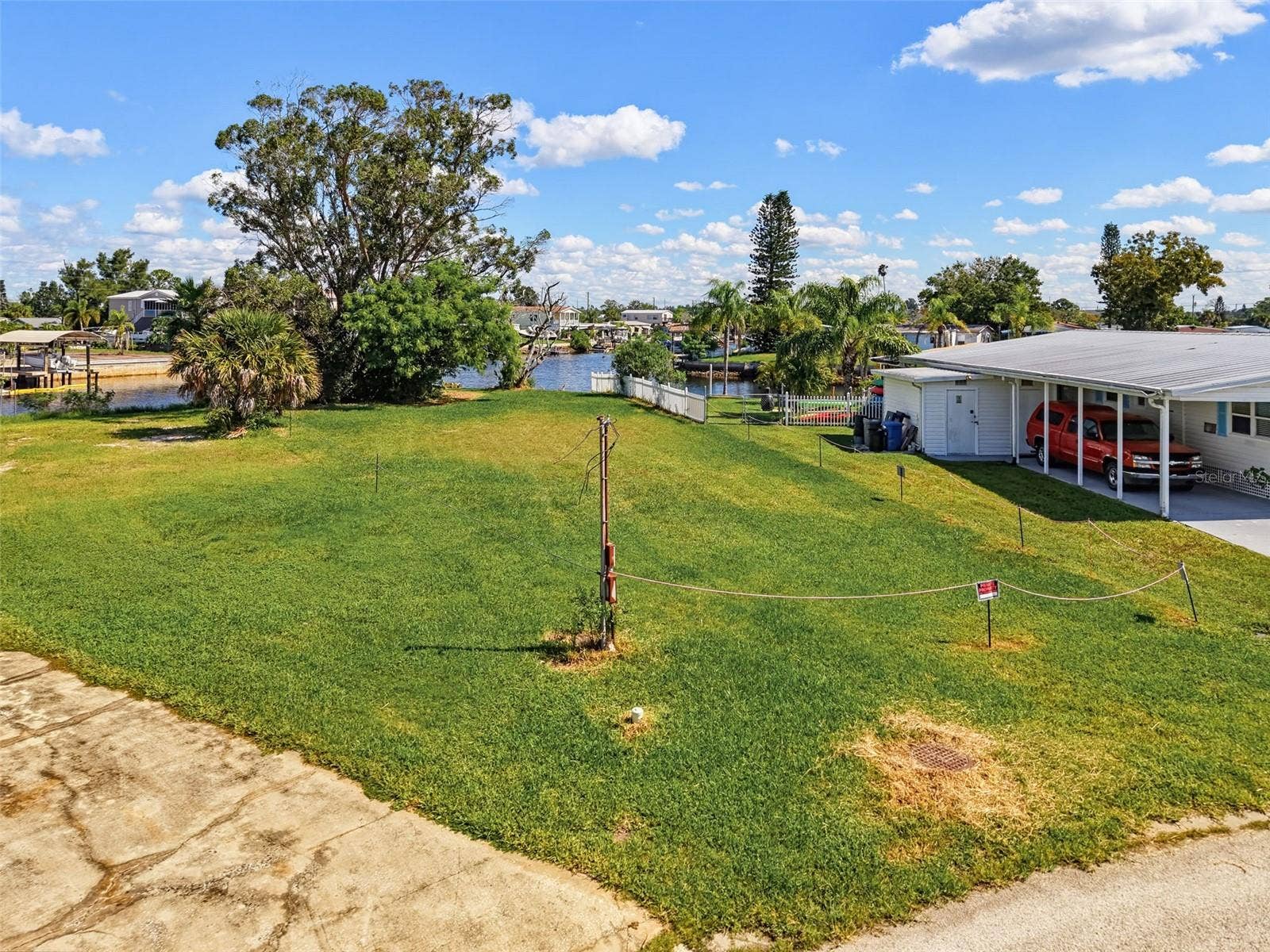 13124 CABIN COURT, Hudson, FL 34667 7,000 SQUARE FEET OF POSSIBILITIES!