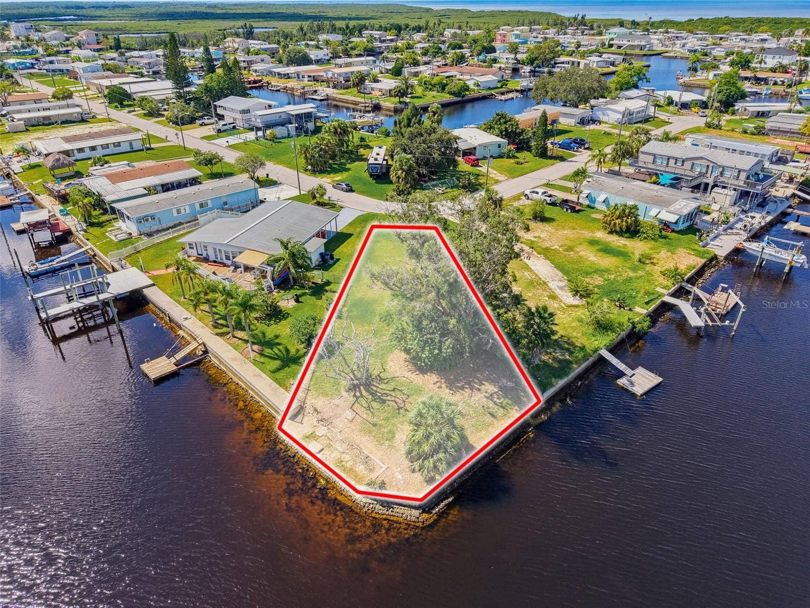 13124 CABIN COURT, Hudson, FL 34667 EXPLORE YOUR BUILDING POSSIBILITIES!