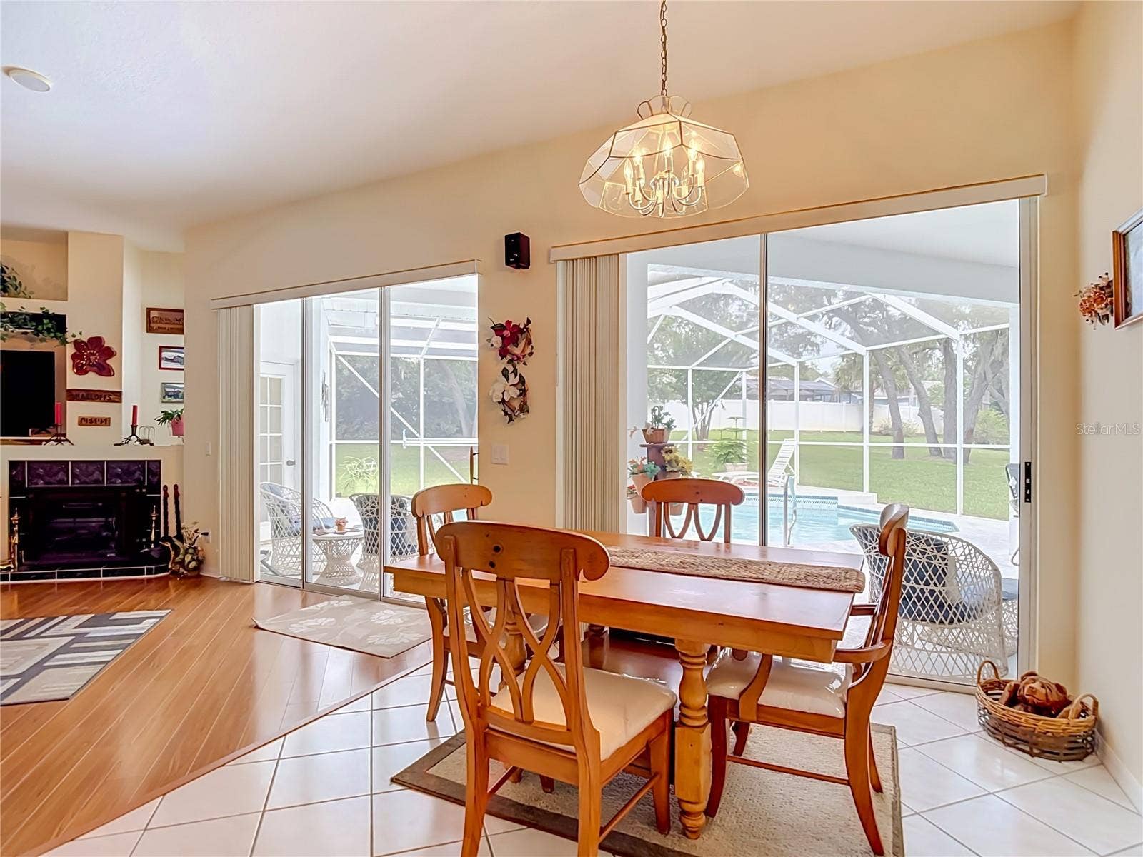 10033 FOUNTAIN COURT, New Port Richey, FL 34654 Dinette