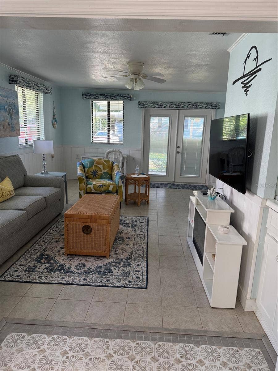 Kitchen to living room