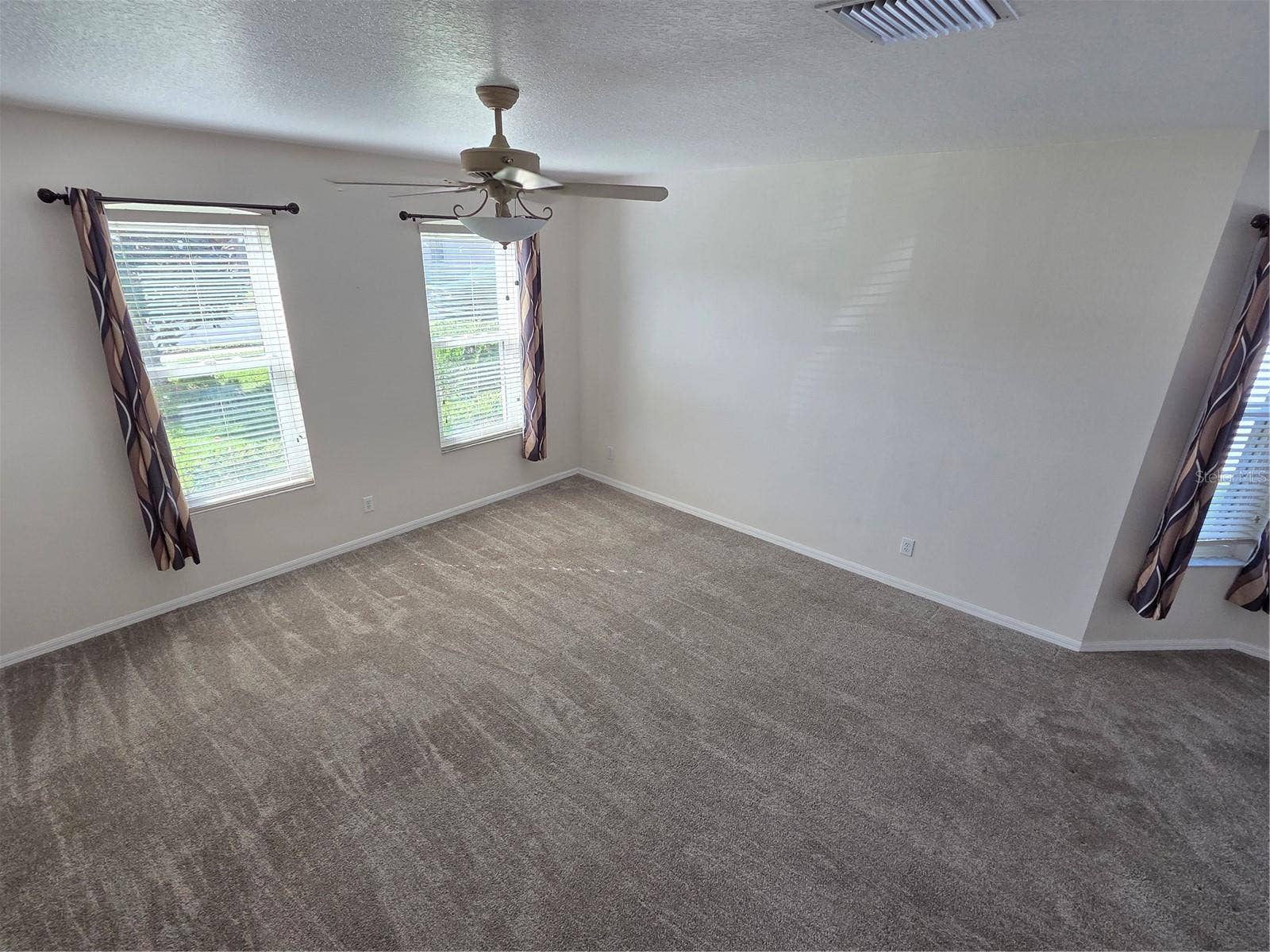 7711 ARELLI DRIVE, New Port Richey, FL 34655 Living / dining room combo